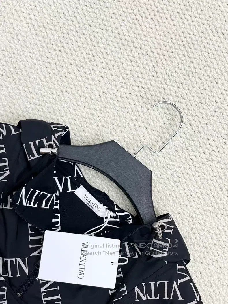 Valentino Valentino Black letter logo full of Indonesian dragon zipp Size US M / EU 48-50 / 2 - 3 Thumbnail