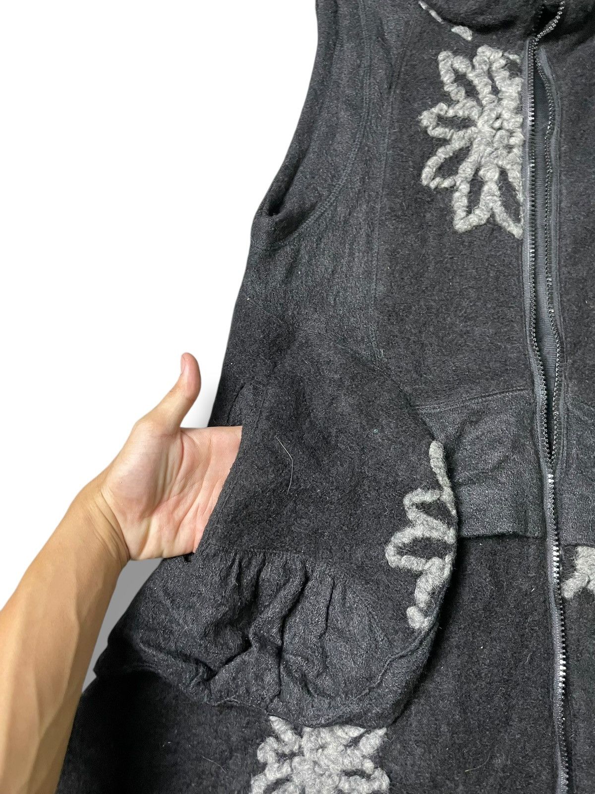 If Six Was Nine × Japanese Brand × Le Grande Bleu (L.G.B.) Koibito Misaki x Flower Embroided Wool Vests (32) Size US S / EU 44-46 / 1 - 6 Thumbnail