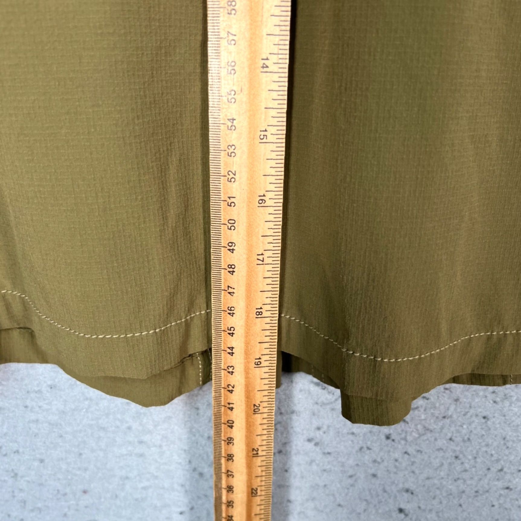 Athleta Athleta Womens Skirt 12 Olive Green Nylon Spandex Pockets Casual Mini Short Season Spring Summer VINTAGE No Size 34" / US 12 / IT 48 - 6 Thumbnail