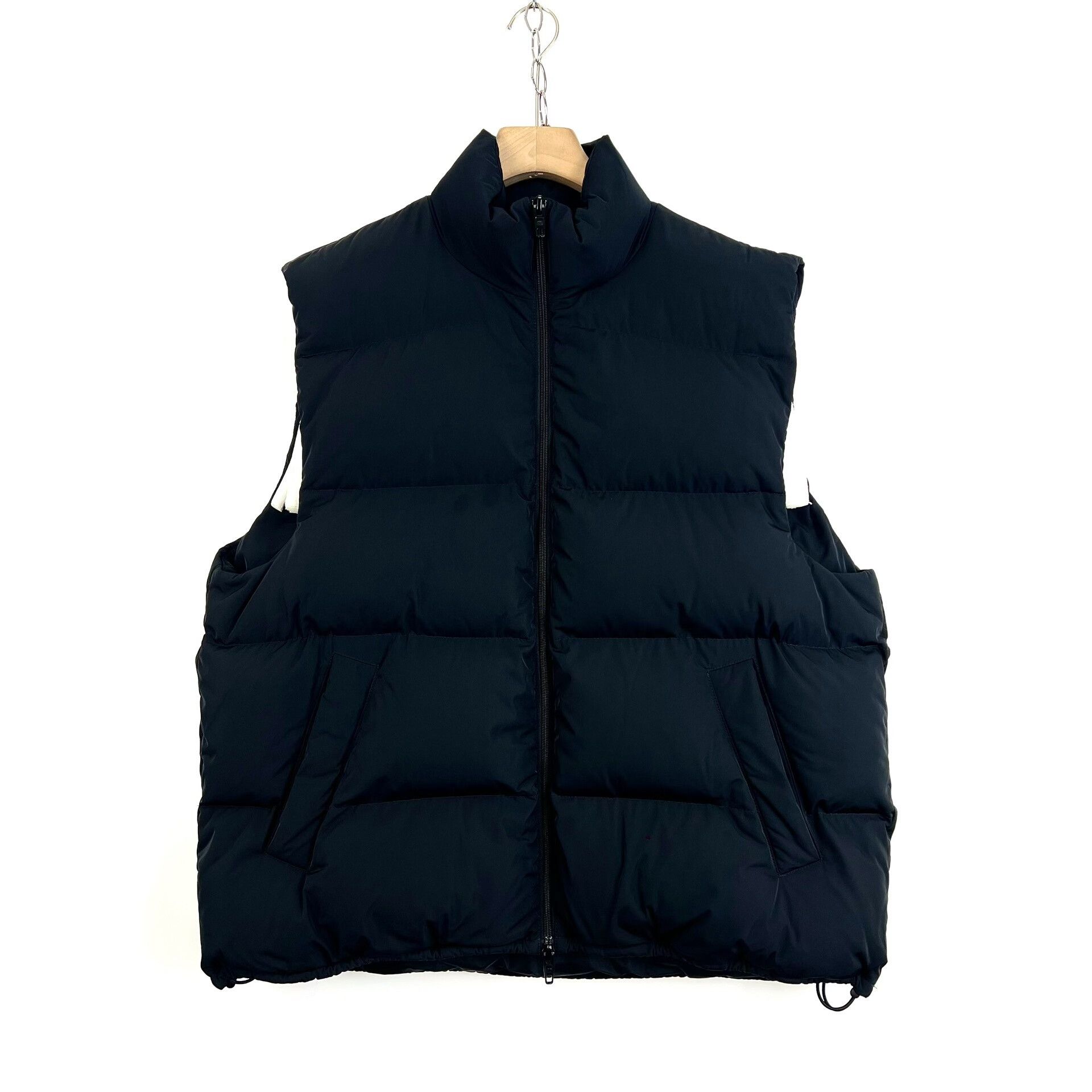 Balenciaga black embroidered sleeveless puffer vest Size US L / EU 52-54 / 3 - 1 Thumbnail