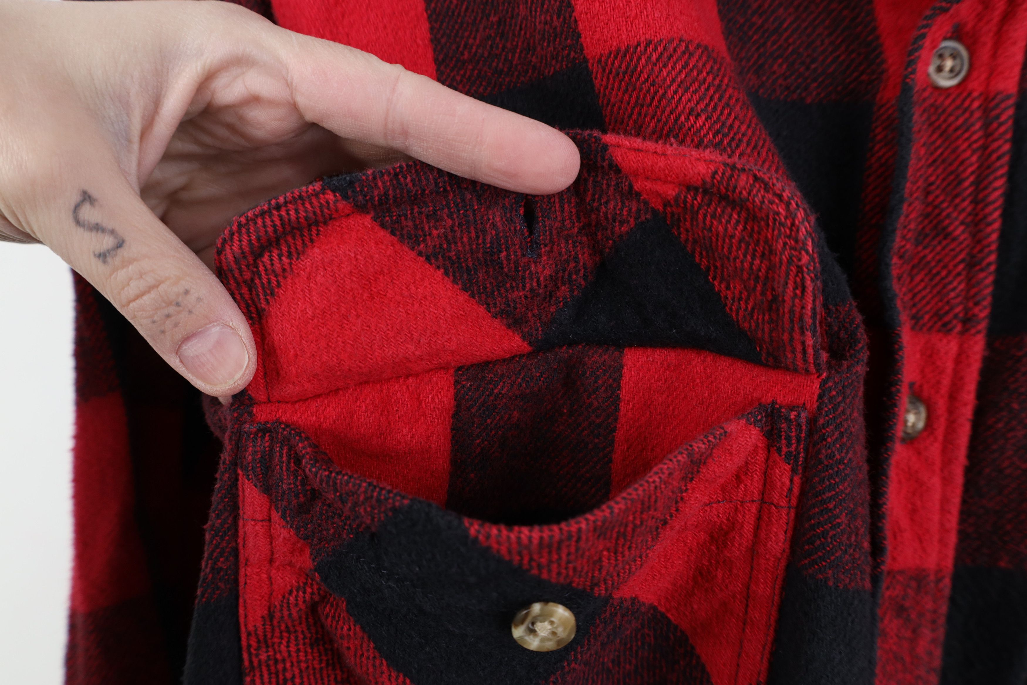 Vintage Vintage 90s Streetwear Heavyweight Button Shirt Red Plaid Size US L / EU 52-54 / 3 - 5 Thumbnail