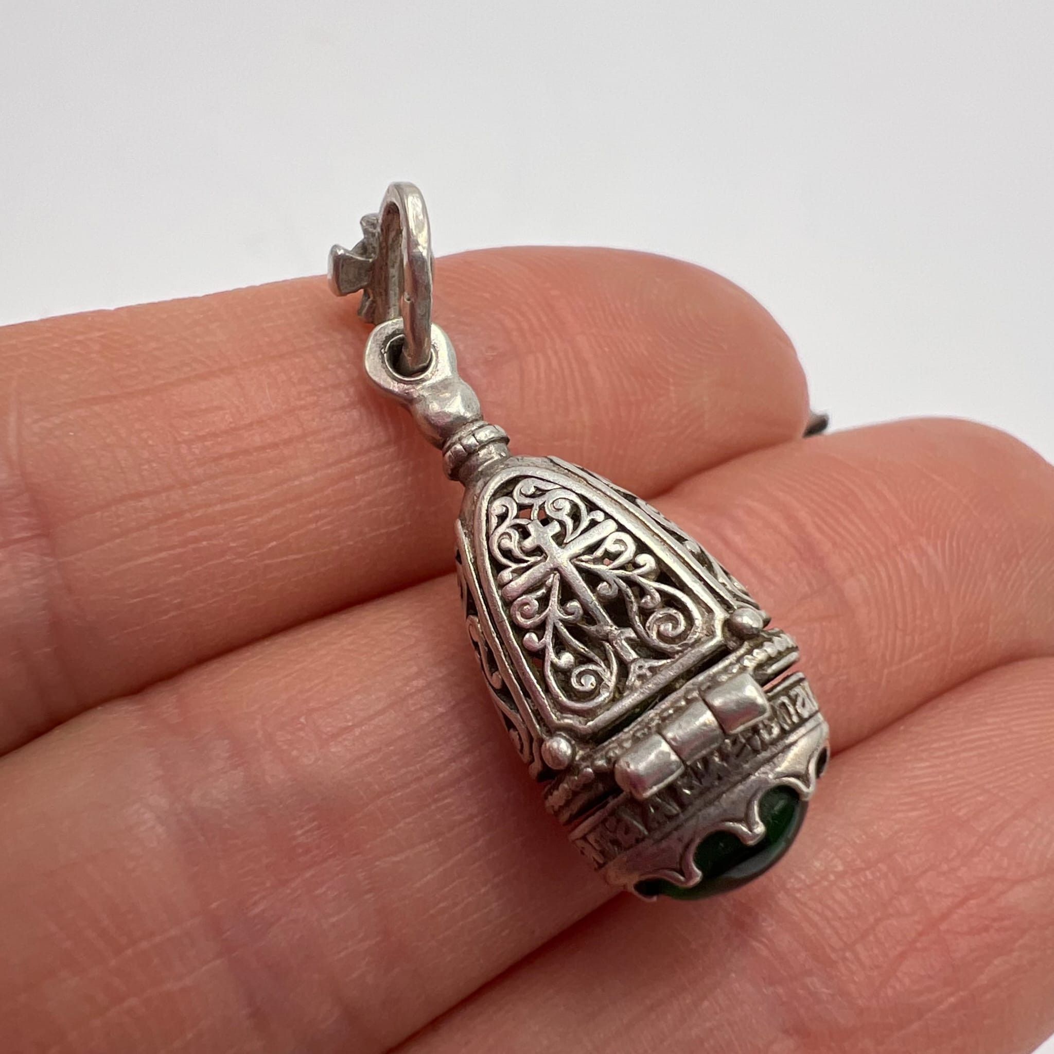 Sterling Silver Vintage Sterling Silver 925 Pendant Virgin Mary and Child Size ONE SIZE - 7 Thumbnail
