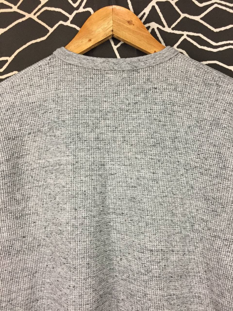 Uniqlo Uniqlo Waffle Knit Henley Long Sleeve Tee Size L Size US L / EU 52-54 / 3 - 6 Thumbnail
