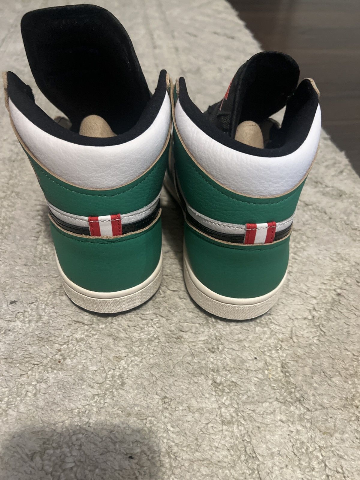 Jordan Brand × Nike WMNS Jordan 1 High Lucky Green Size US 6 / IT 36 - 5 Thumbnail