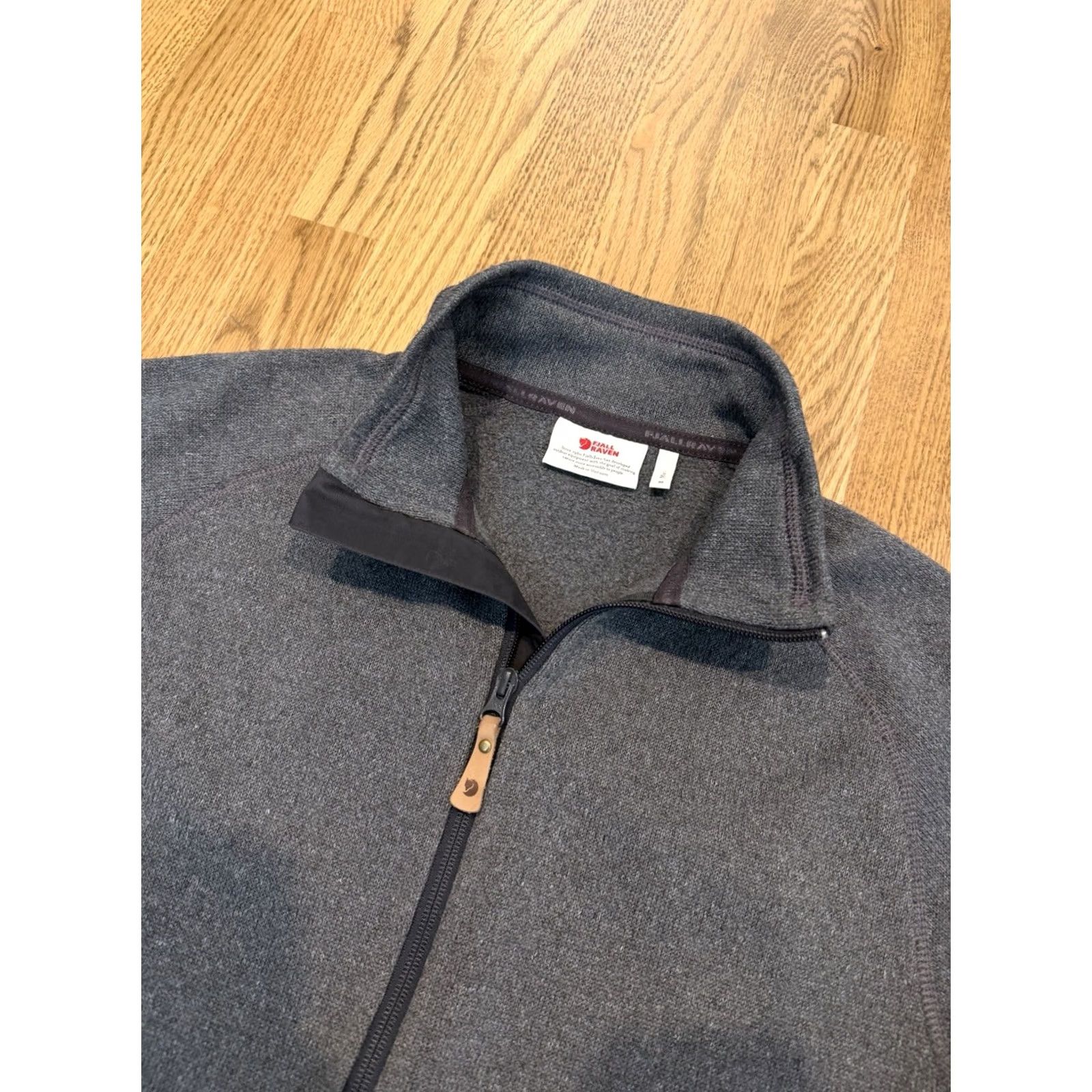 Vintage Fjällräven Ovik Jacket Men’s Medium Grey Full Zip Fleece Pocket Regular Size M Outdoors Outdoor Hiking Casual Travel Pattern Solid Size US M / EU 48-50 / 2 - 3 Thumbnail