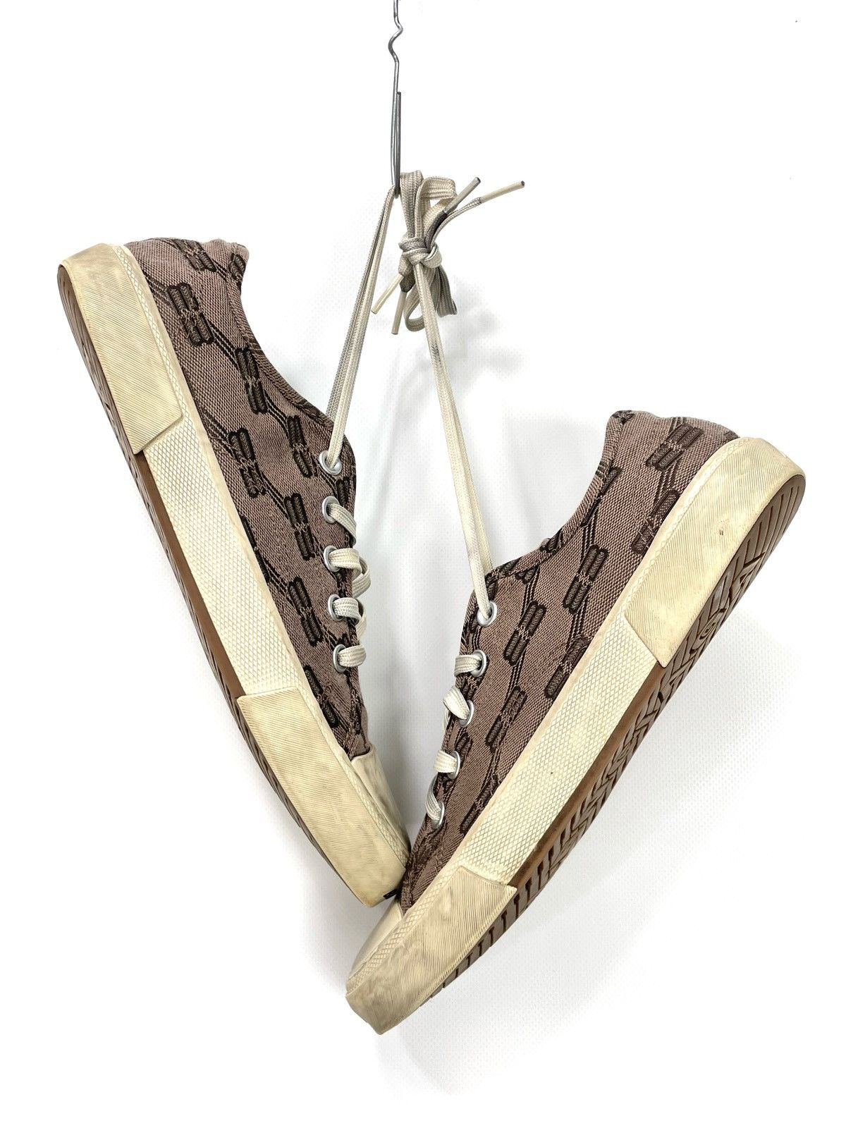 Balenciaga Balenciaga All Over BB Logo Low Top Sneakers - EU 41 (UK 8) Size US 11 / IT 41 - 10 Thumbnail