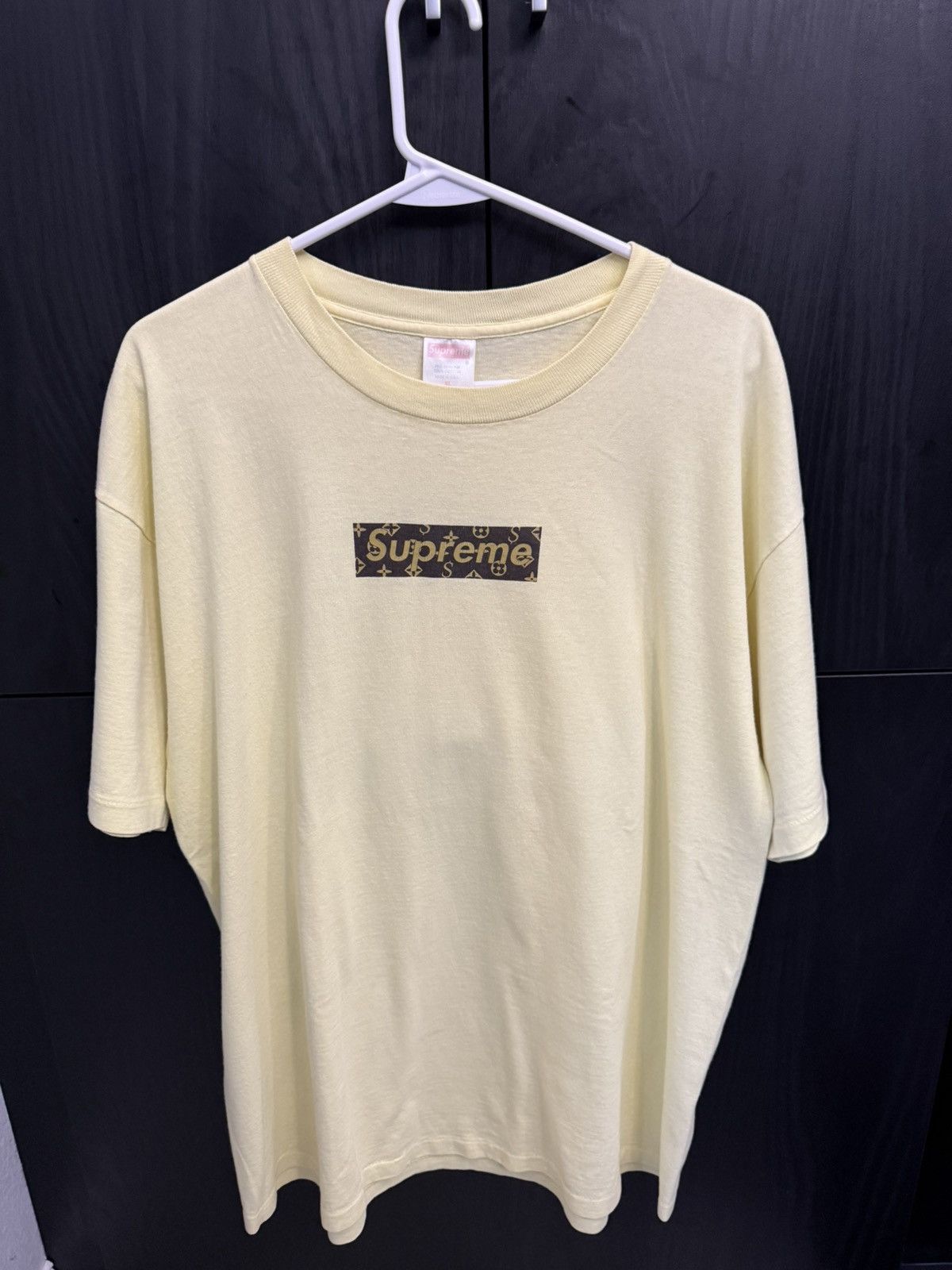 Louis Vuitton × Supreme Supreme LV Monogram Box Logo Yellow Cease And Desist Tee Size US XL / EU 56 / 4 - 2 Thumbnail