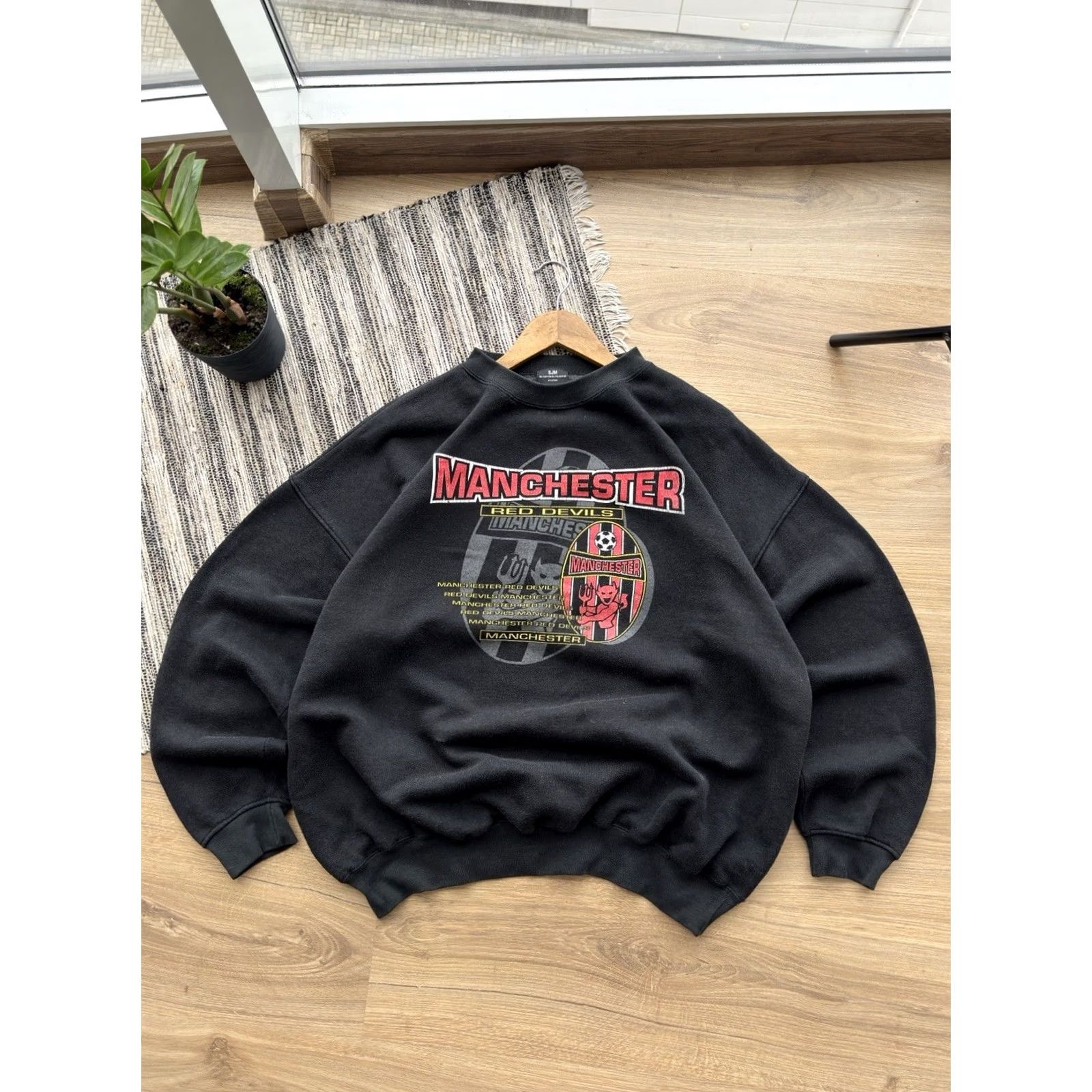 Vintage VINTAGE Manchester United Red Devils Sweatshirt XL Black 90s Big Logo Football Club Pullover Mens Size US XL / EU 56 / 4 - 4 Thumbnail