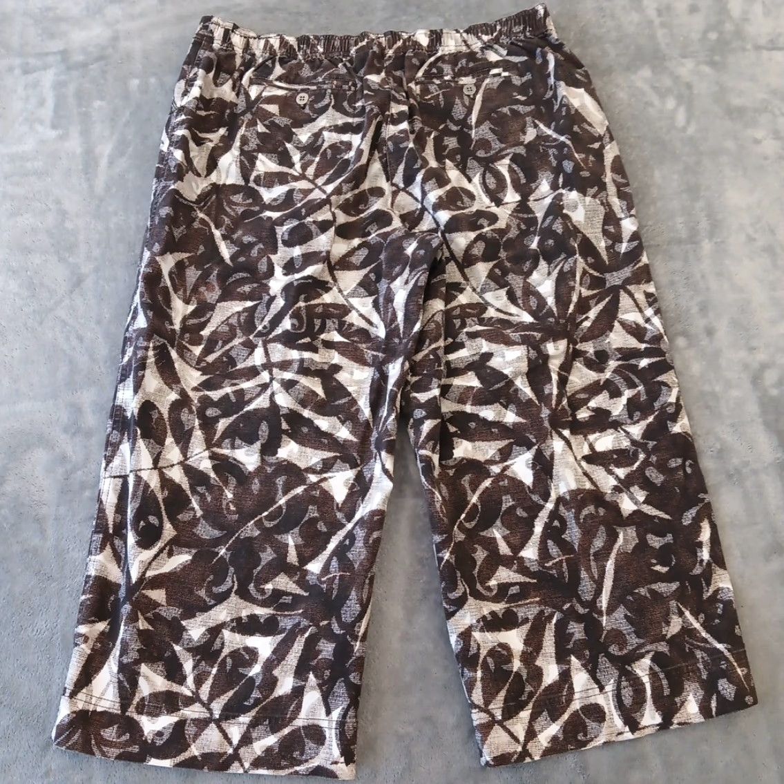 Vintage Chico's Capri Pants Womens Regular Size 3 Gray Floral Cotton Blend Wide-Leg Pockets Credit: 22" Inseam Size 26" / US 2 / IT 38 - 2 Thumbnail