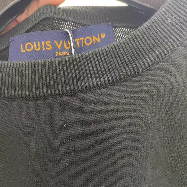 Louis Vuitton Louis Vuitton Black portrait short sleeve Size US M / EU 48-50 / 2 - 3 Thumbnail