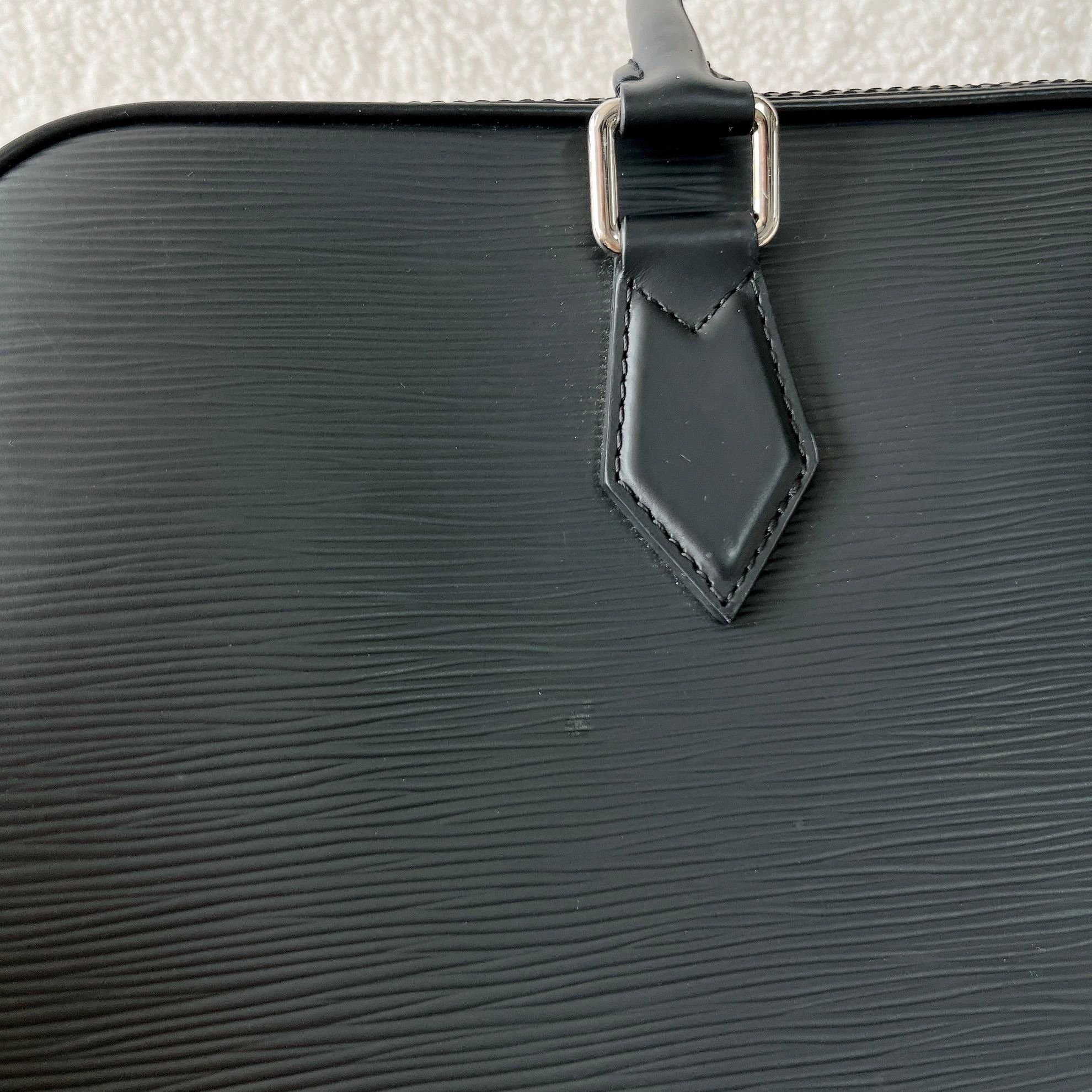 Louis Vuitton Louis Vuitton men's black Epi handbag 37.5x27x4.5 7606 Size ONE SIZE - 7 Thumbnail