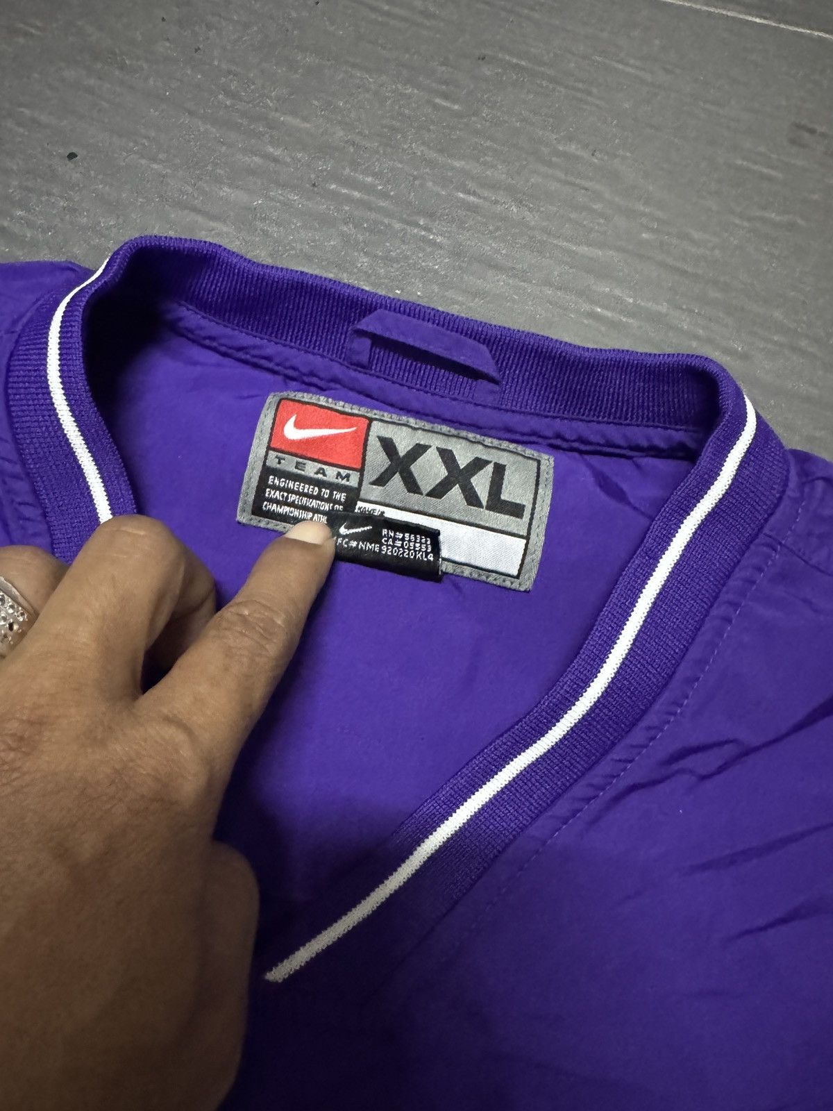 Nike Vintage nike center sweater Size US XXL / EU 58 / 5 - 3 Thumbnail