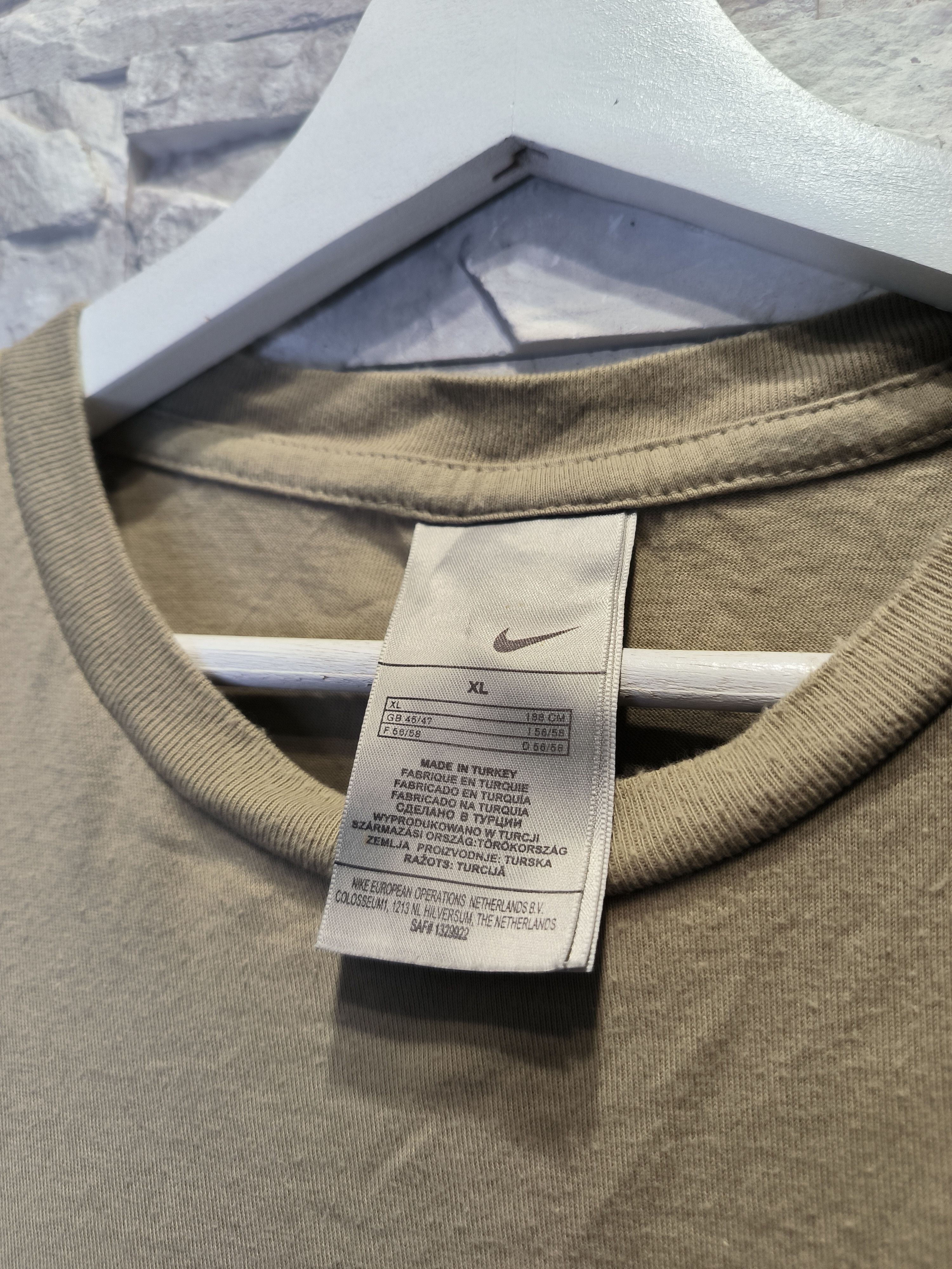 Nike × Vintage Vintage Nike T-Shirt Big Print Logo 90s Khaki Boxy Size US M / EU 48-50 / 2 - 5 Thumbnail