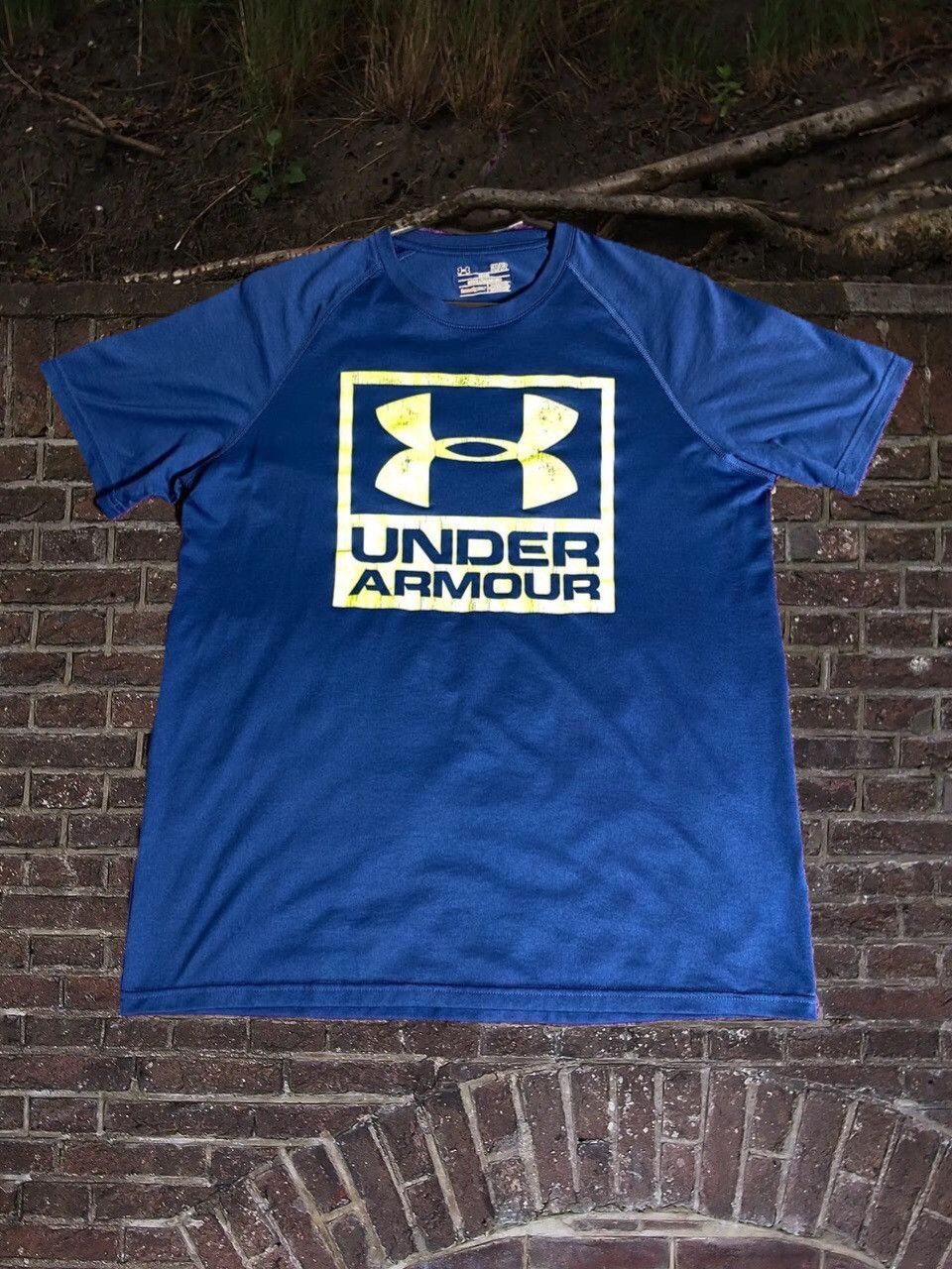 Under Armour × Vintage Vintage Big Graphic Logo Distressed 90’s tee Size US S / EU 44-46 / 1 - 1 Thumbnail