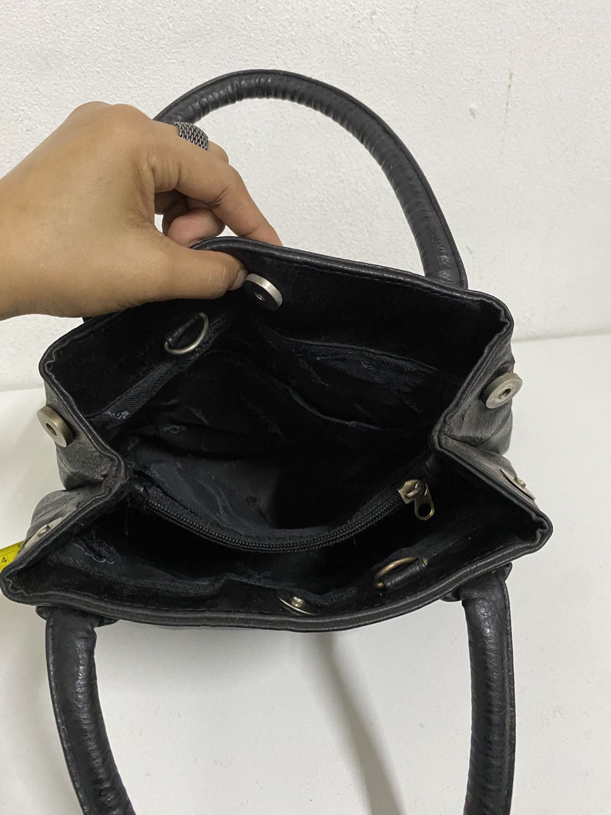 Vintage Black Leather Handbag Size ONE SIZE - 9 Thumbnail
