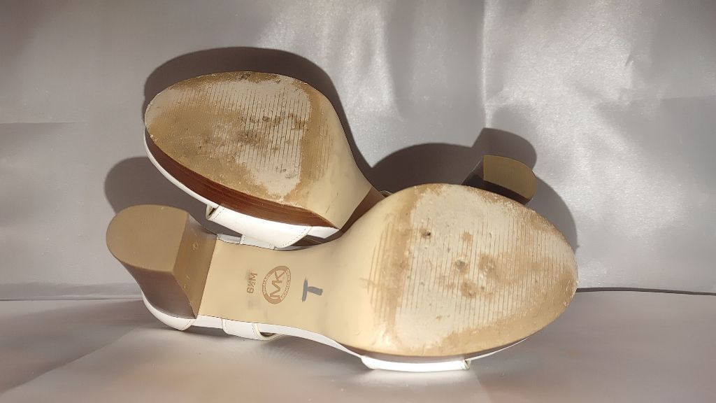Michael Kors Michael Kors Berkley T-Strap Stacked Heel Size 10 Size US 10 / IT 40 - 8 Thumbnail