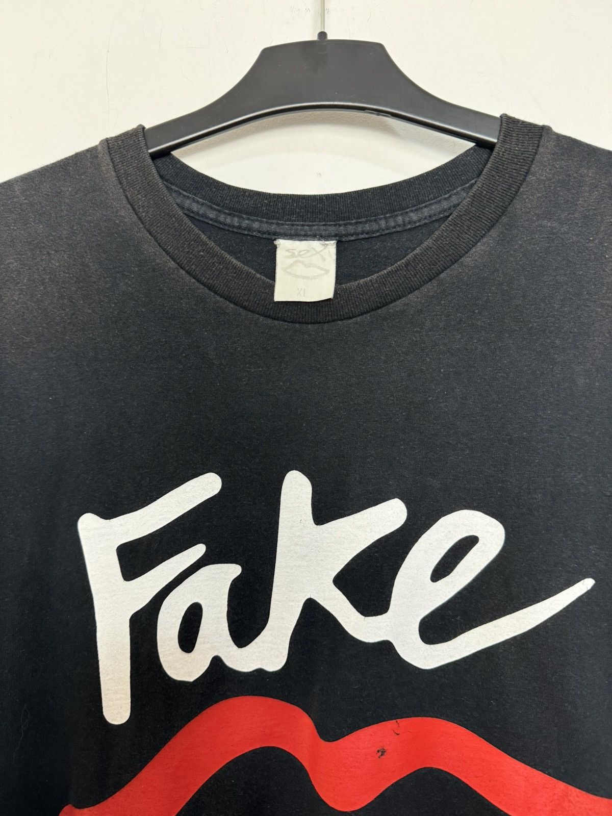 Vintage Vintage sex skateboarding “fake” tee y2k skate style Size US XL / EU 56 / 4 - 4 Thumbnail