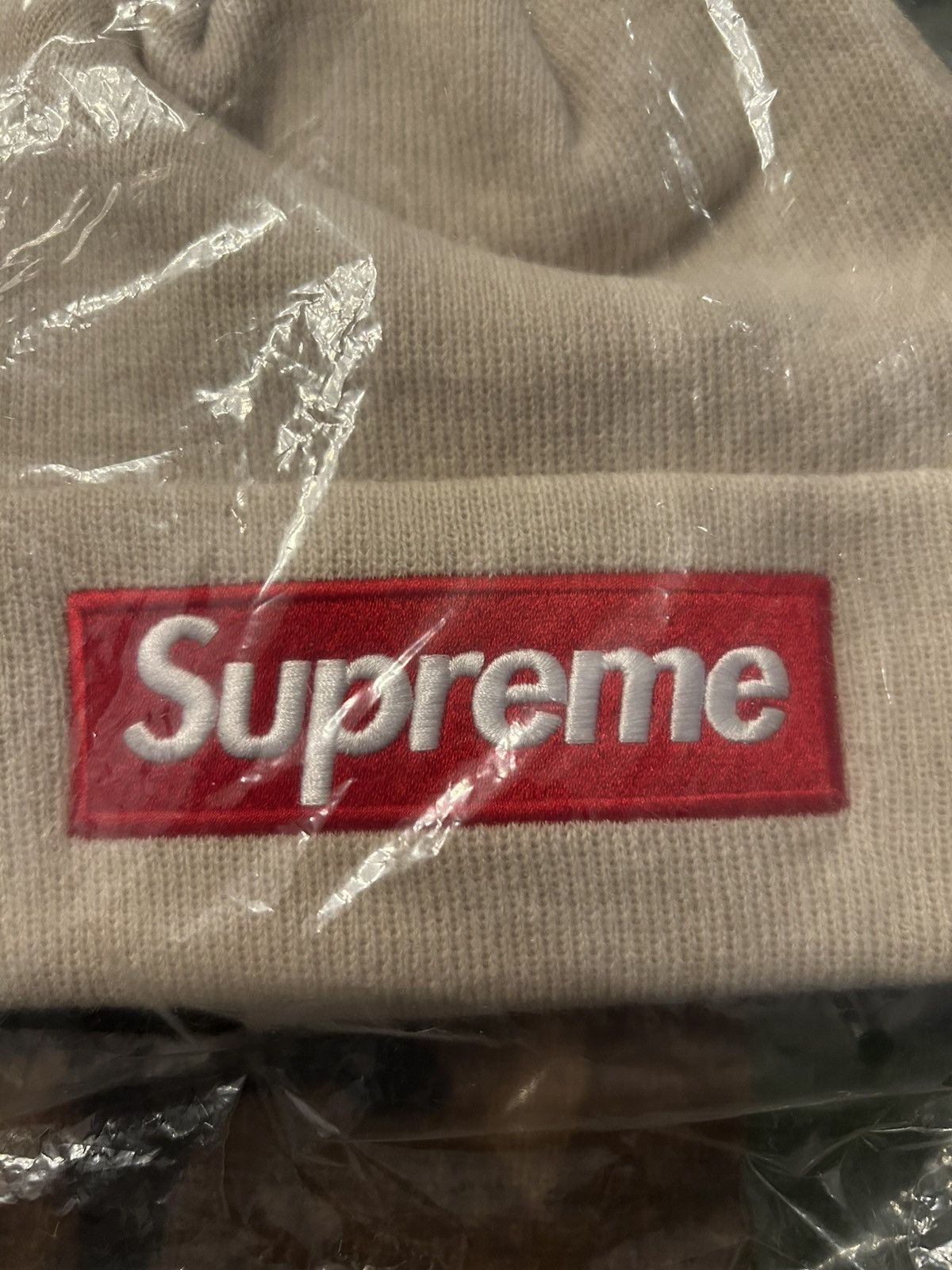 New Era × Supreme Supreme New Era Box Logo Beanie Stone FW24 Size ONE SIZE - 6 Thumbnail