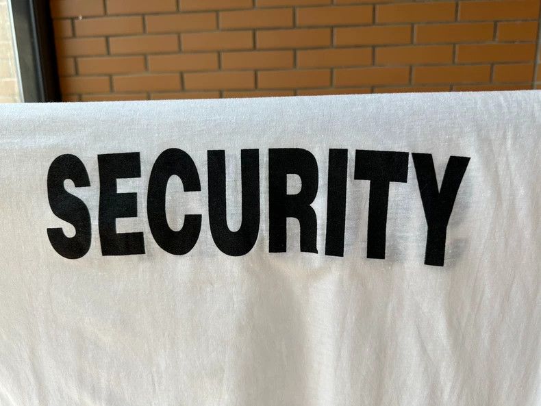Vintage Vintage Tee 90s Security 2505-Nextarrow Size US XL / EU 56 / 4 - 5 Thumbnail