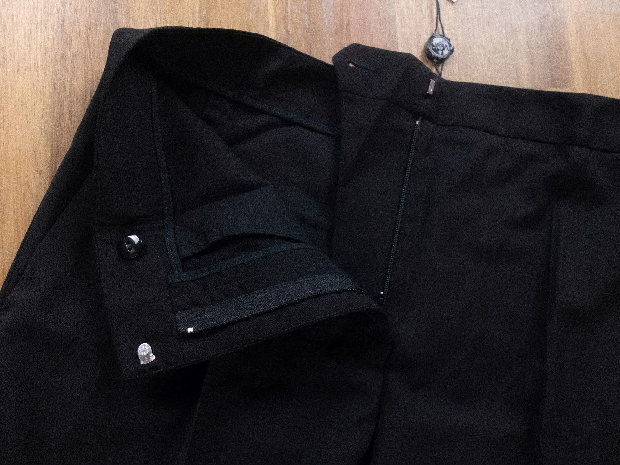 Viktor & Rolf VIKTOR & ROLF solid black cropped wool pants trousers 6 42 Size 28" / US 6 / IT 42 - 7 Thumbnail