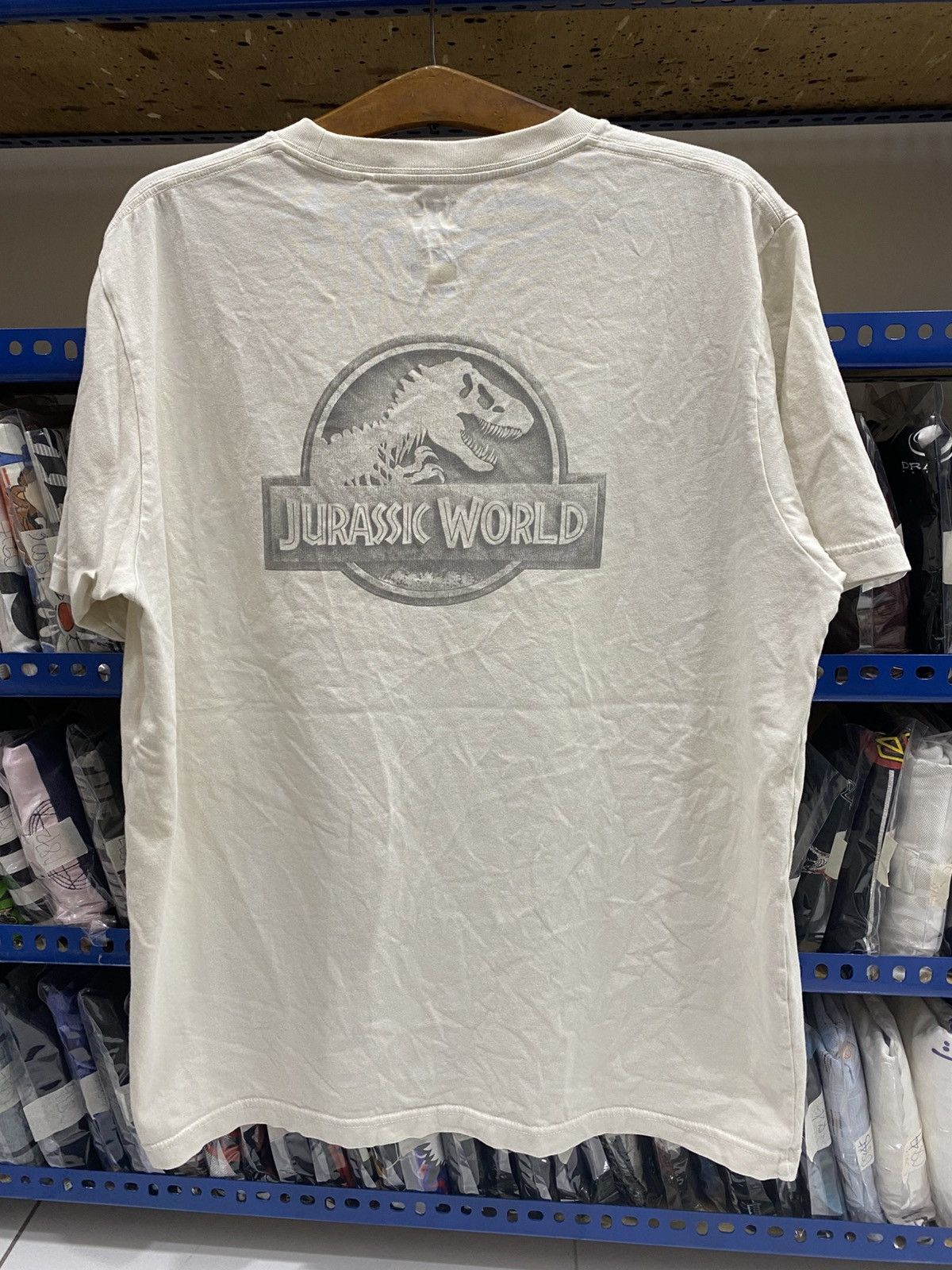 Uniqlo UNIQLO X JURASSIC WORLD X HAJIME SORAYAMA Size US L / EU 52-54 / 3 - 8 Thumbnail