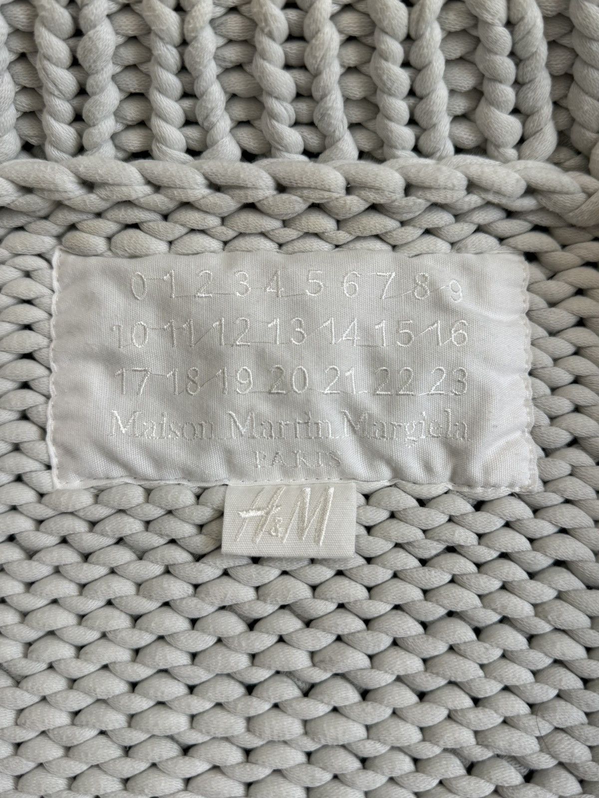 H&M × Maison Margiela Maison Margiela x H&M Doll Knit Cardigan Size XS / US 0-2 / IT 36-38 - 11 Thumbnail