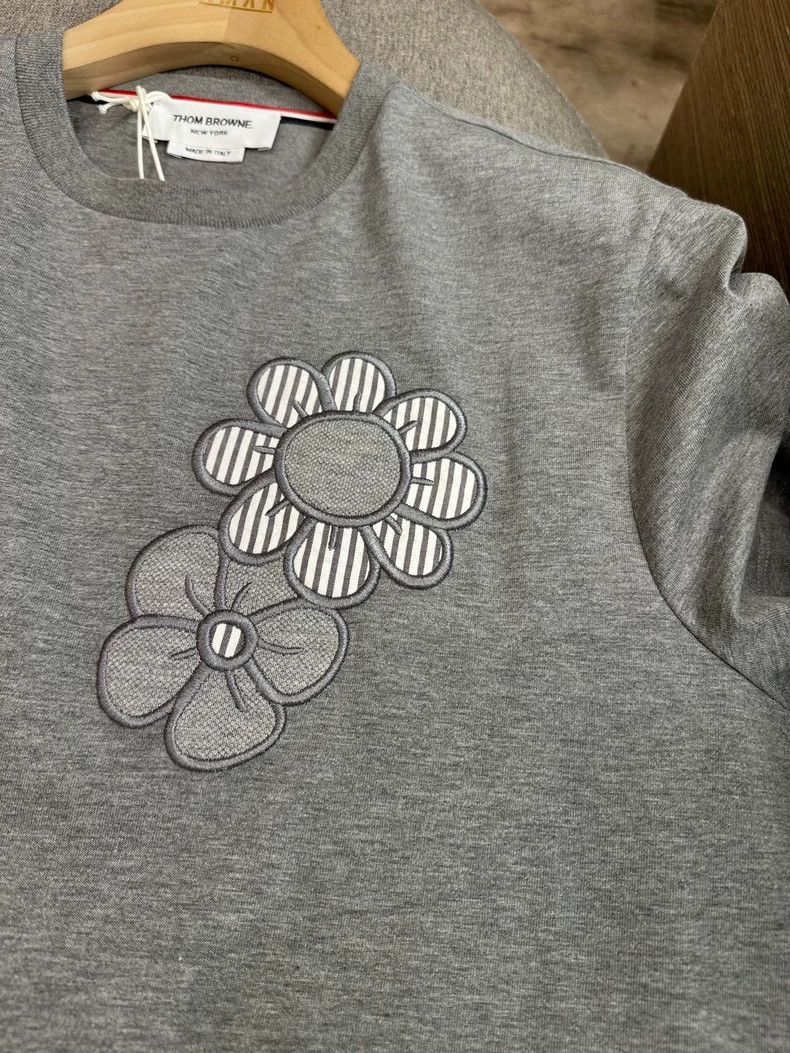 Thom Browne Thom Browne Size 1Gray Flower Short Sleeves 2501-Nextarrow Size US S / EU 44-46 / 1 - 4 Thumbnail