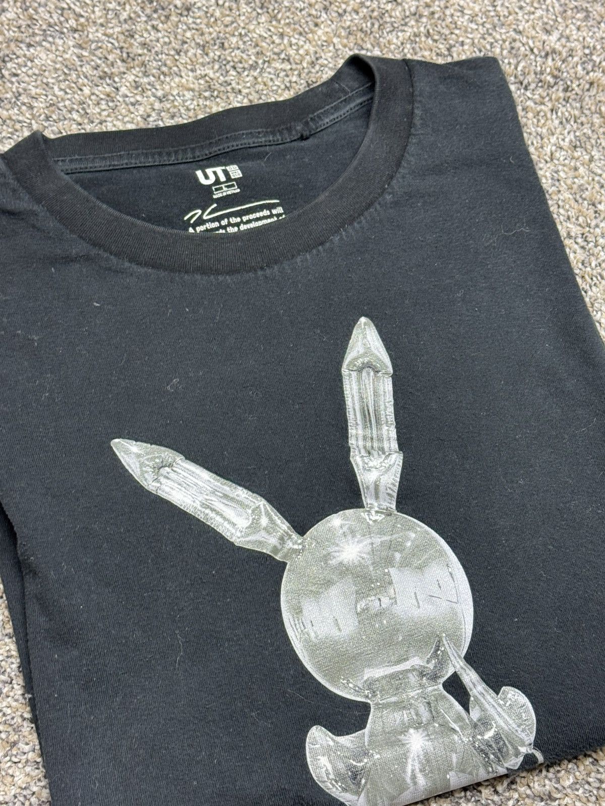 Uniqlo Jeff Koons chrome bunny shirt Size US L / EU 52-54 / 3 - 5 Thumbnail