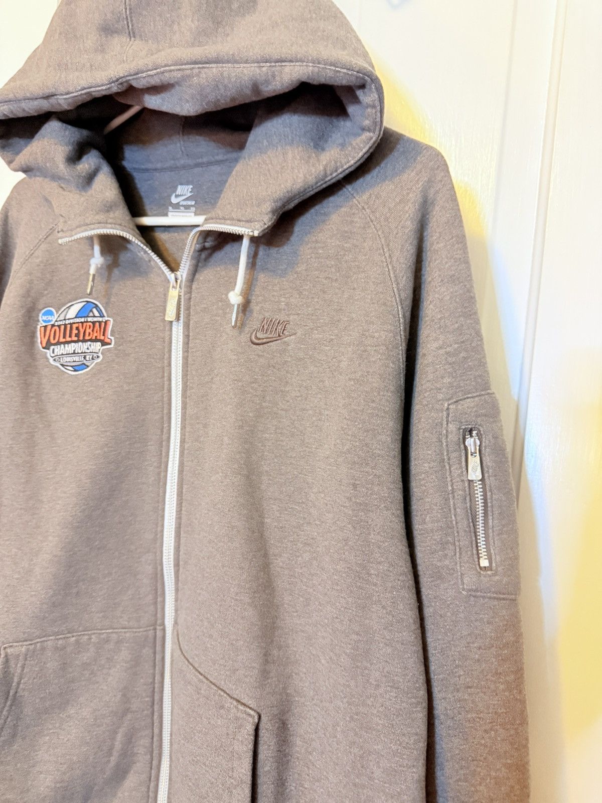 Nike Nike NCAA 2012 DIVISION 1 VOLLEYBALL CHAMPIONSHIP HOODIE XL Size US XL / EU 56 / 4 - 6 Thumbnail