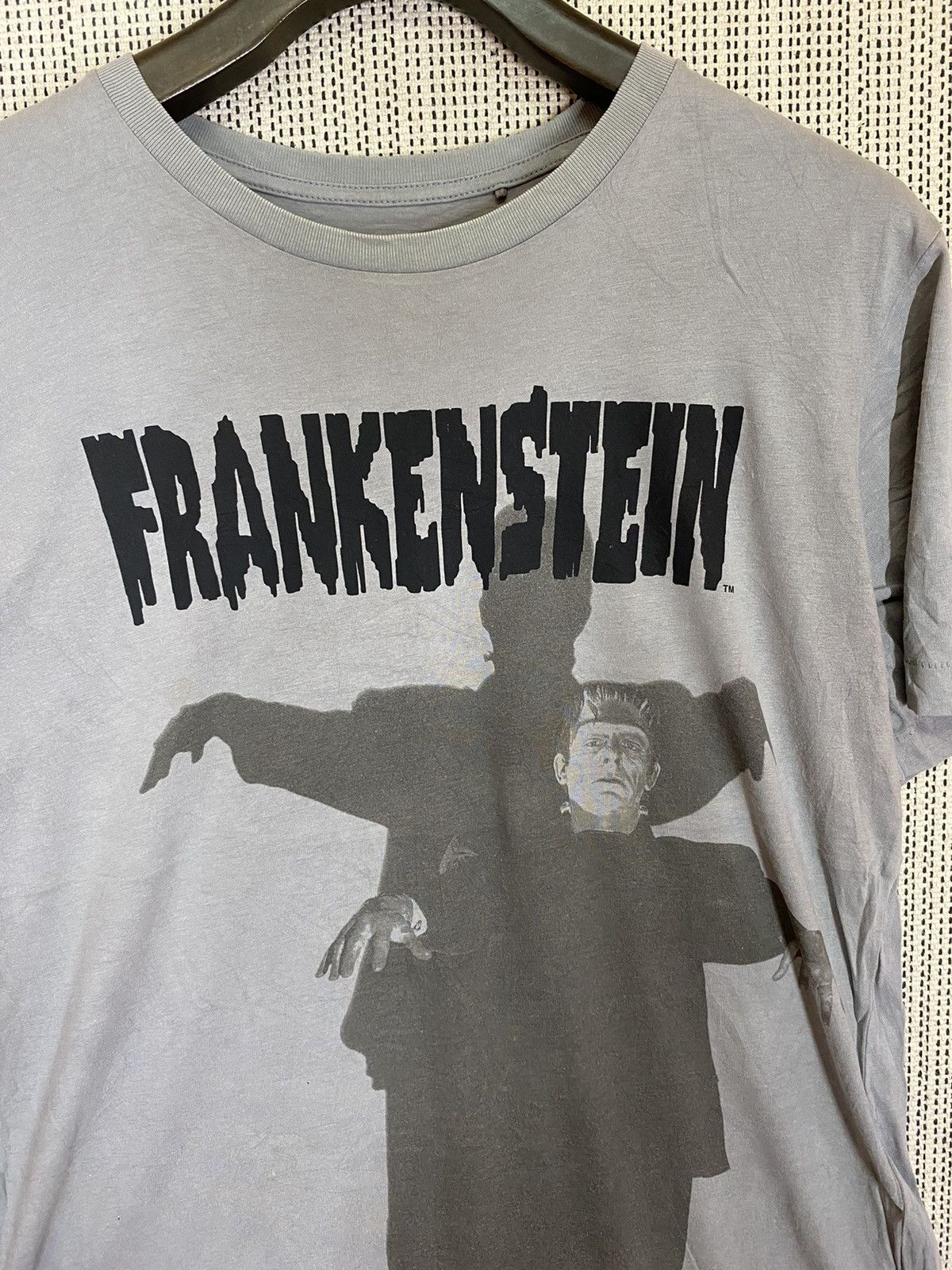 Uniqlo ‼️UNIQLO X FRANKENSTEIN HORROR MOVIE TSHIRT‼️ Size US L / EU 52-54 / 3 - 3 Thumbnail