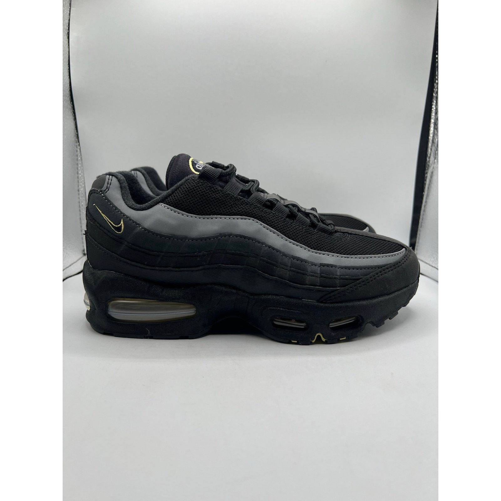 Nike Nike Air Max 95 GS “Batman” size 5.5Y Size US 5.5 / EU 38 - 3 Thumbnail