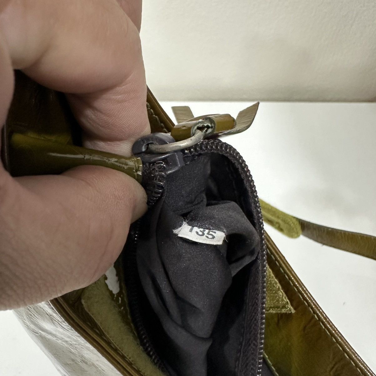 Miu Miu ‼️LASTDROP‼️ MIU MIU AW 1999 SHEARLING VERNIS SHOULDER BAG Size ONE SIZE - 15 Thumbnail