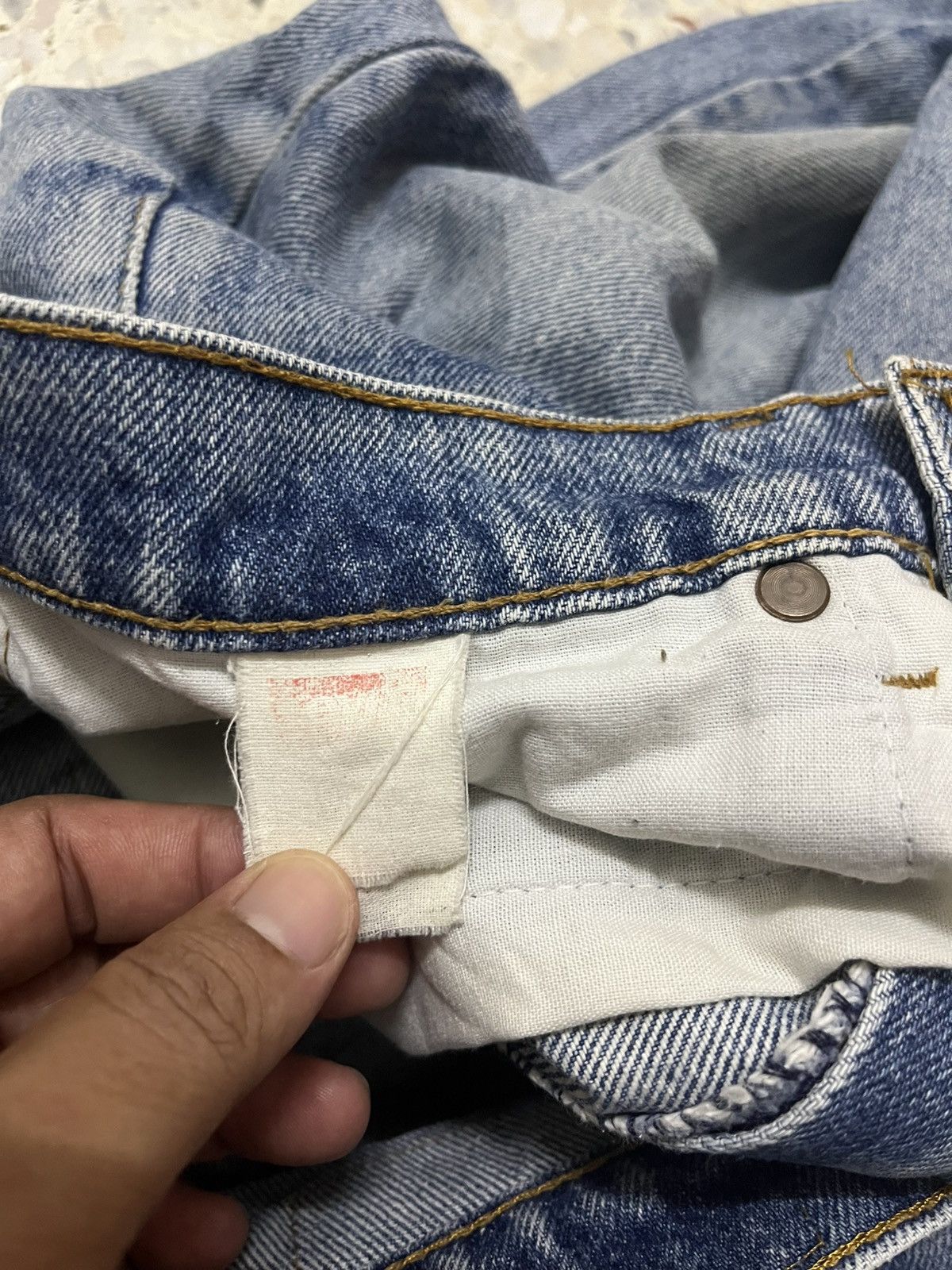 Levi's Vintage Clothing Vintage Levi’s 505 distressed 90s light blue wash jeans Size US 32 / EU 48 - 6 Thumbnail