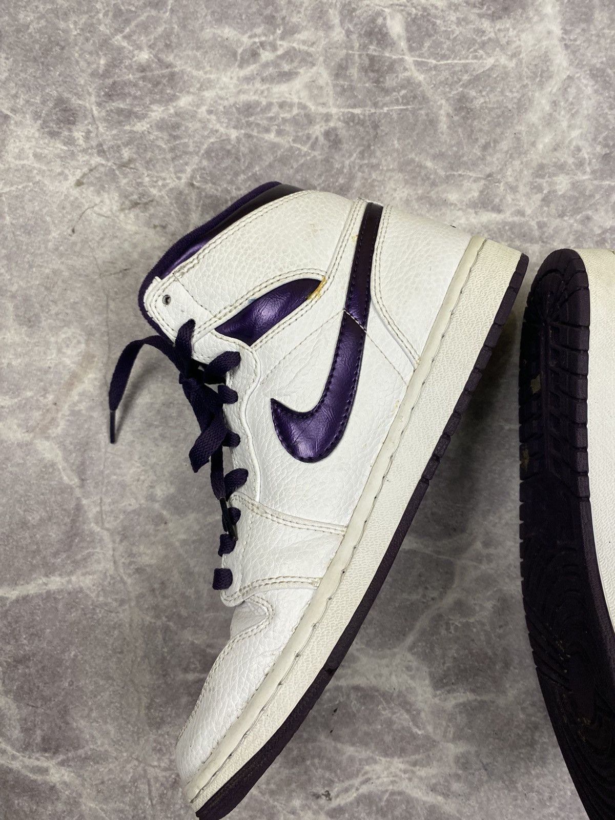 Jordan Brand Jordan 1 Retro High Grand Purple 2009 UK release Size 8.5US Size US 9.5 / EU 42-43 - 8 Thumbnail