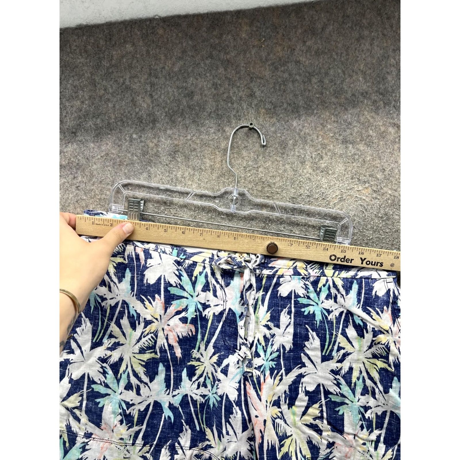 Tommy Bahama Tommy Bahama Shorts Womens Medium Blue Linen Chino Tropical 4 Inseam Casual Size 32" / US 10 / IT 46 - 2 Thumbnail