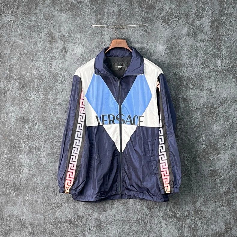 Versace Versace Monogram print sports top Size US L / EU 52-54 / 3 - 1 Thumbnail
