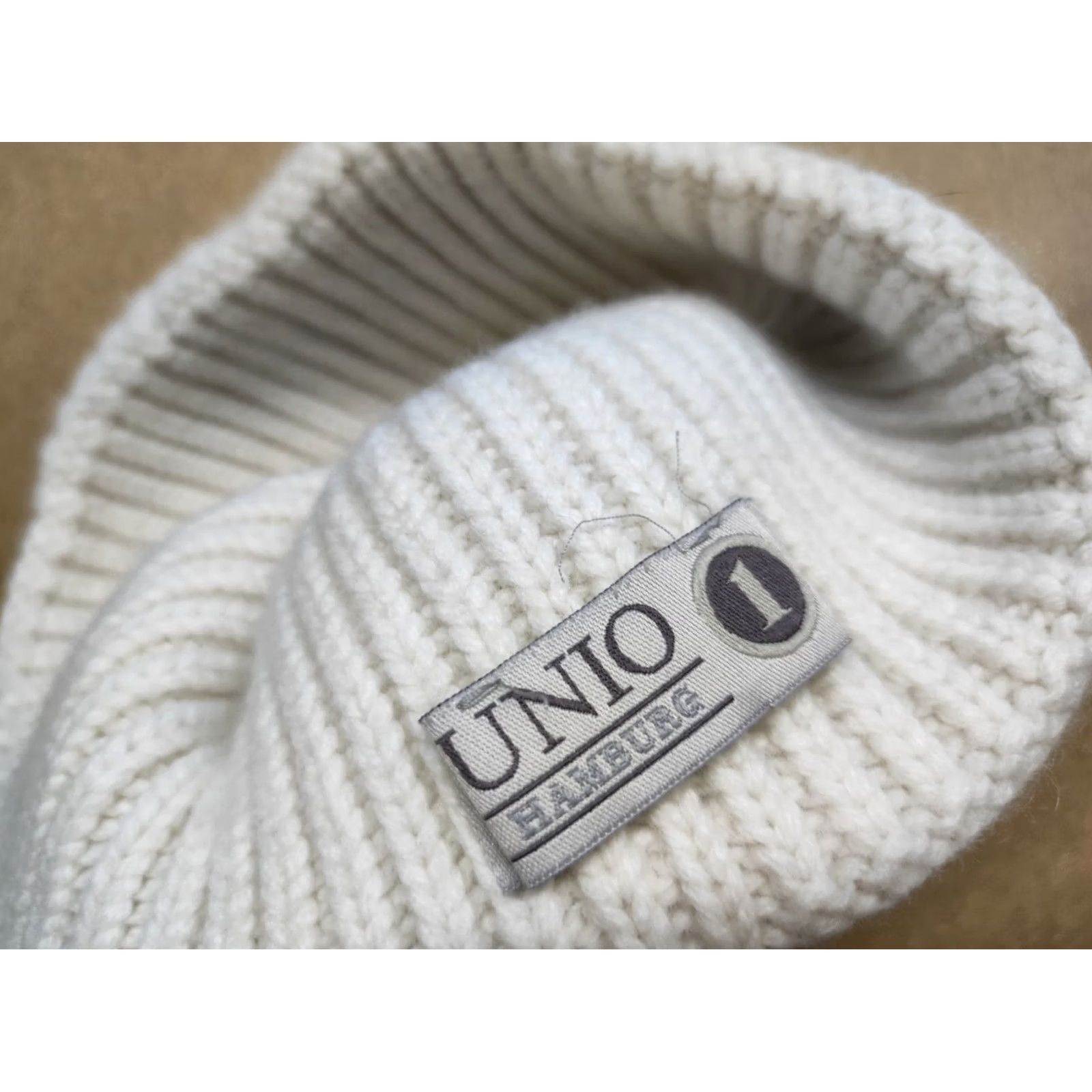 Vintage UNIO Hamburg Beanie Hat One Size Cuffed Ribbed Plain White Warm Knit Thermal Beanie Mens Womens Adults White Knit Thermal Size ONE SIZE - 6 Thumbnail