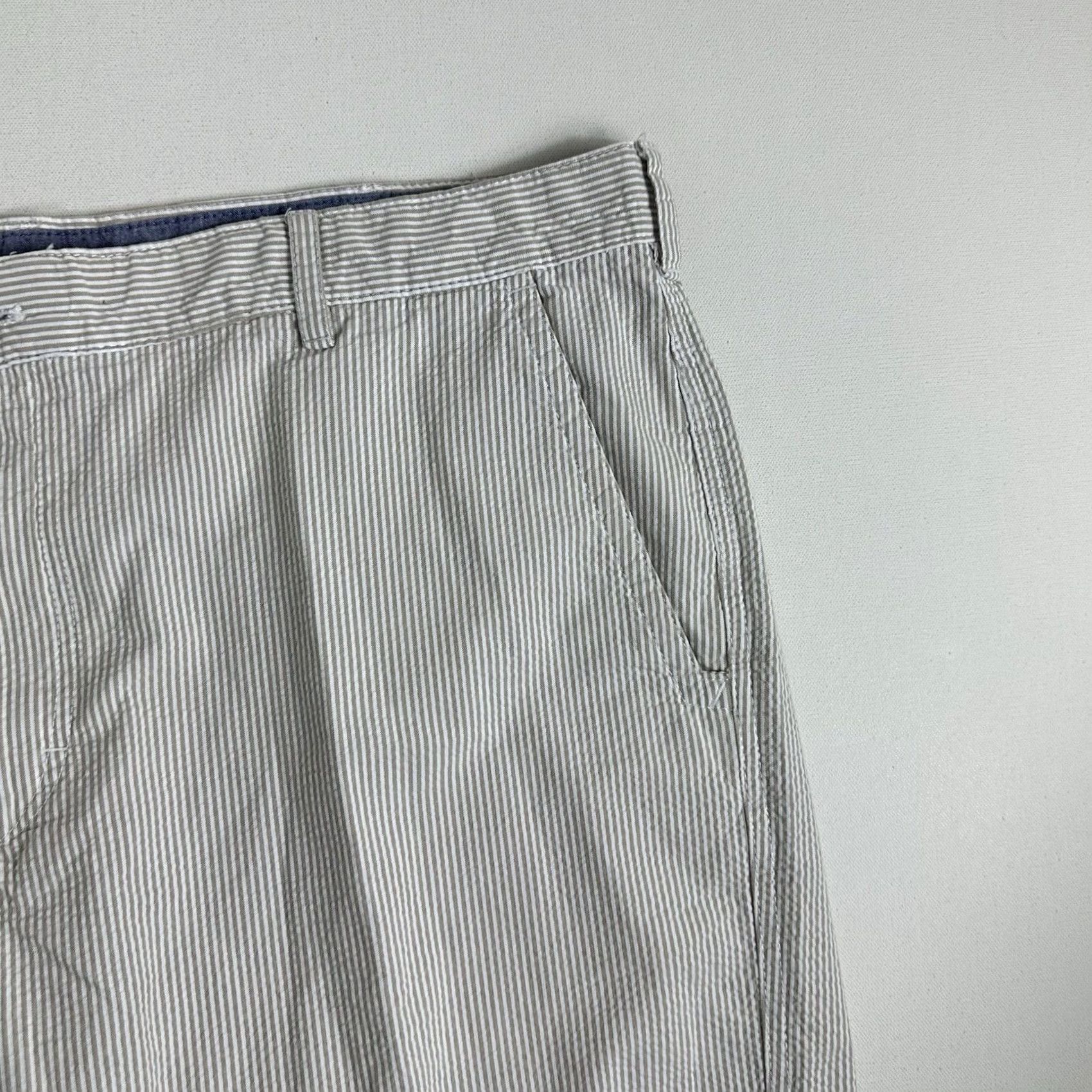 Izod IZOD GOLF Men's Shorts 42 Seersucker Striped Beige Inseam 10 Casual Size US 42 / EU 58 - 3 Thumbnail