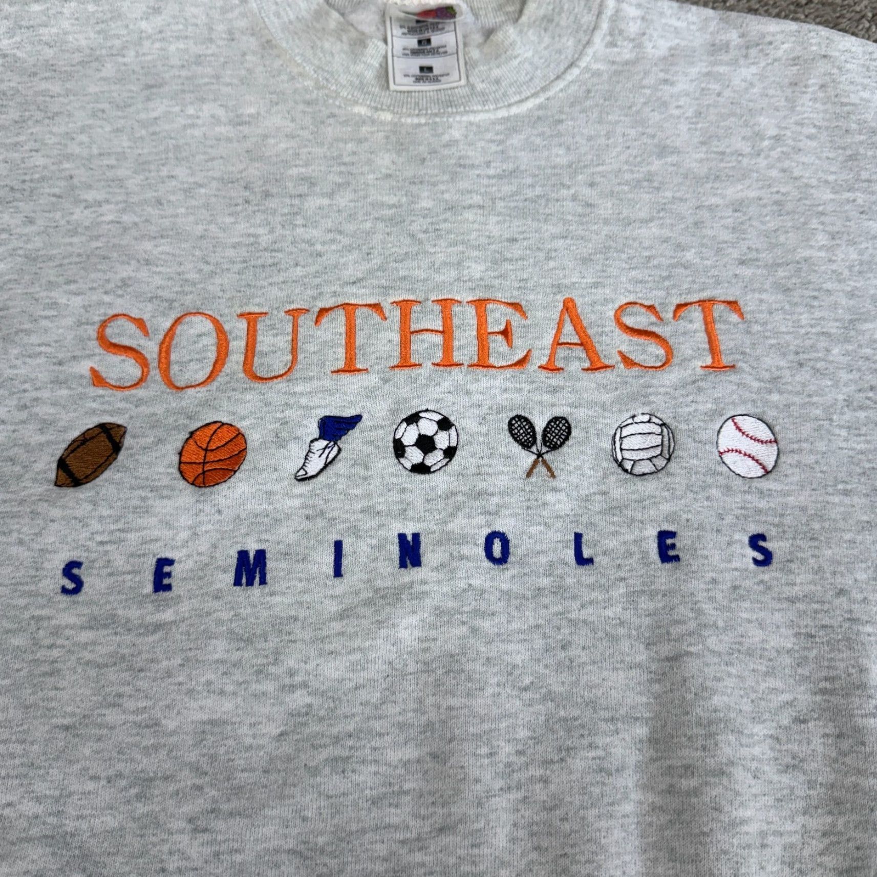 Fruit Of The Loom VINTAGE Southeast Seminoles Sweatshirt Mens XL Gray Cotton Polyester Fleece Embroidered Logo 90s 90s Sports Pullover Crew Neck Sweatshirt clue Size US XL / EU 56 / 4 - 4 Thumbnail