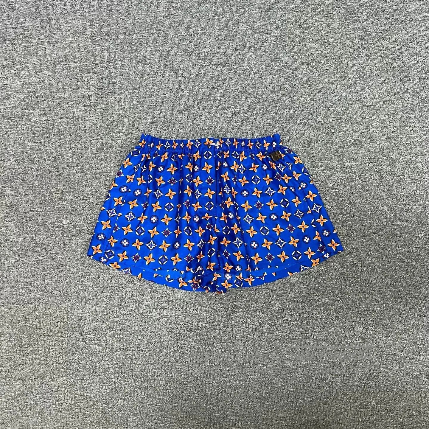 Louis Vuitton Louis Vuitton Monogram Silk Casual Shorts. Size 35" - 1 Thumbnail