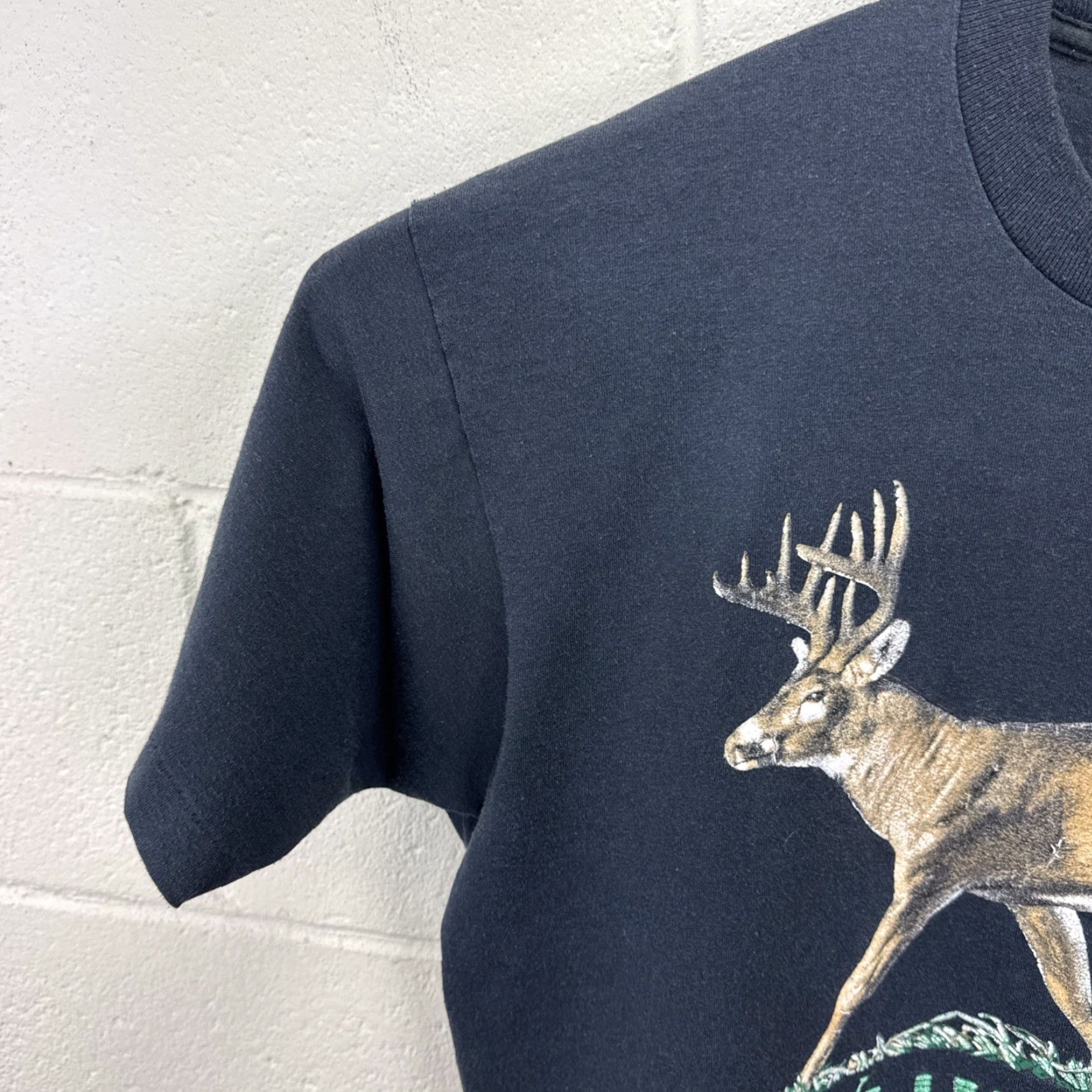 Vintage VINTAGE 80/90s WHITE Tail DEER Nature Scene Buck Hunting T Shirt XL Black Size US XL / EU 56 / 4 - 5 Thumbnail