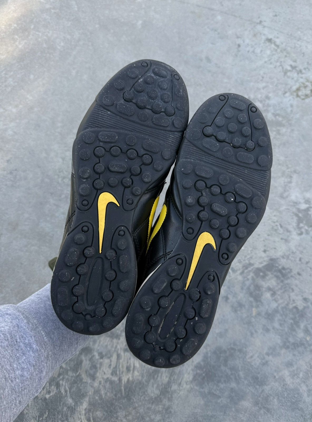 Nike VINTAGE NIKE Y2K HYPE 00s SNEAKERS FOOTBALL CLEATS BLOKECORE Size US 10 / EU 43 - 7 Thumbnail