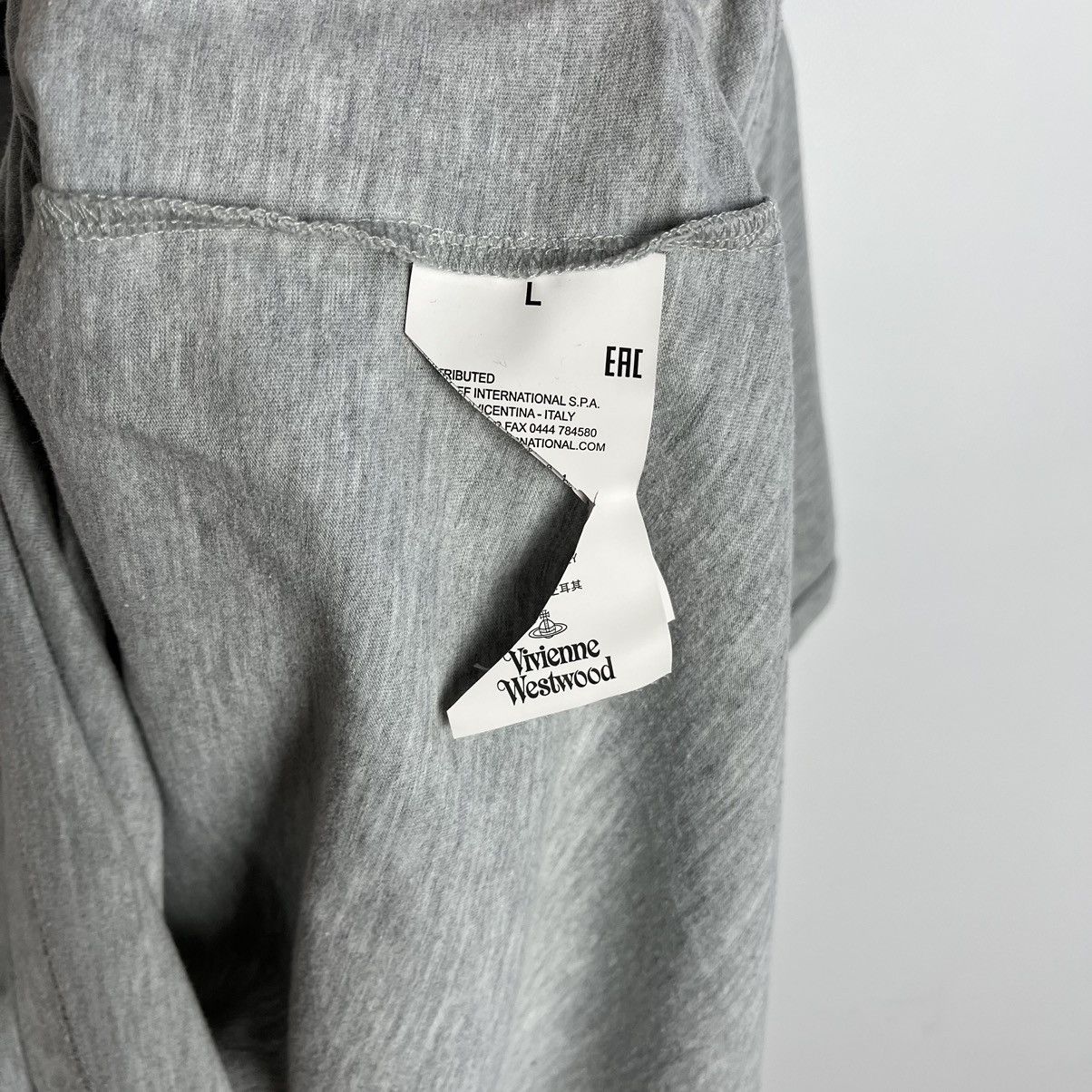 Vivienne Westwood Vivienne Westwood y2k orb logo tee Size US L / EU 52-54 / 3 - 14 Thumbnail