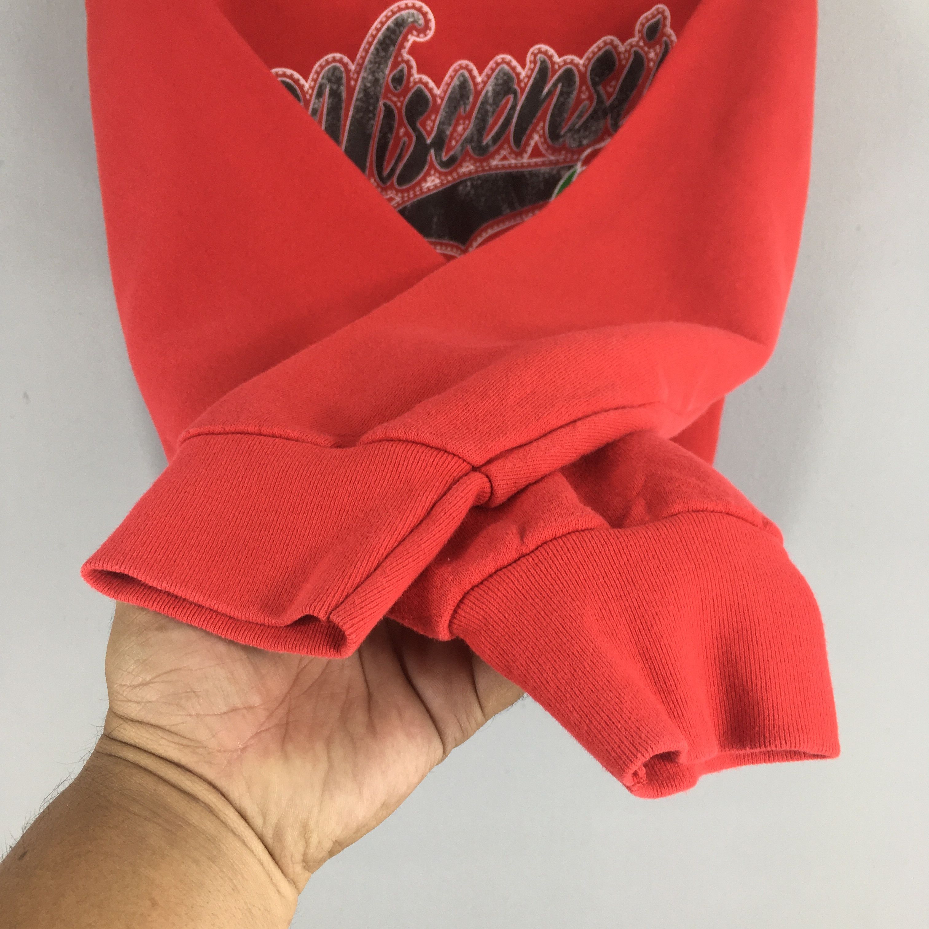 NCAA Vintage Wisconsin Badgers NCAA Red Sweatshirt XLarge Size US XL / EU 56 / 4 - 4 Thumbnail