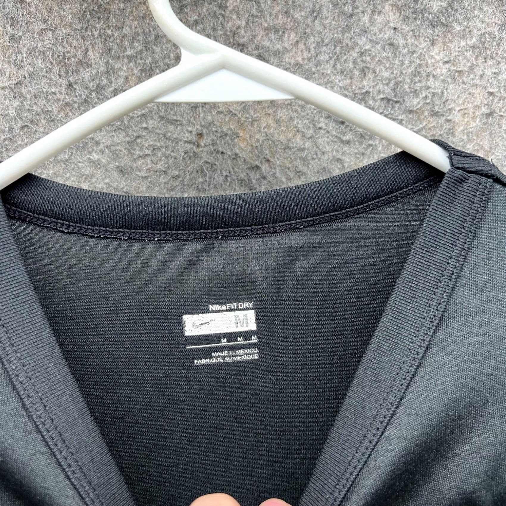 Nike VINTAGE Nike Shirt Men Medium Black Dri-Fit Swoosh Embroidery Logo Gym Knit Y2K Size US M / EU 48-50 / 2 - 5 Thumbnail