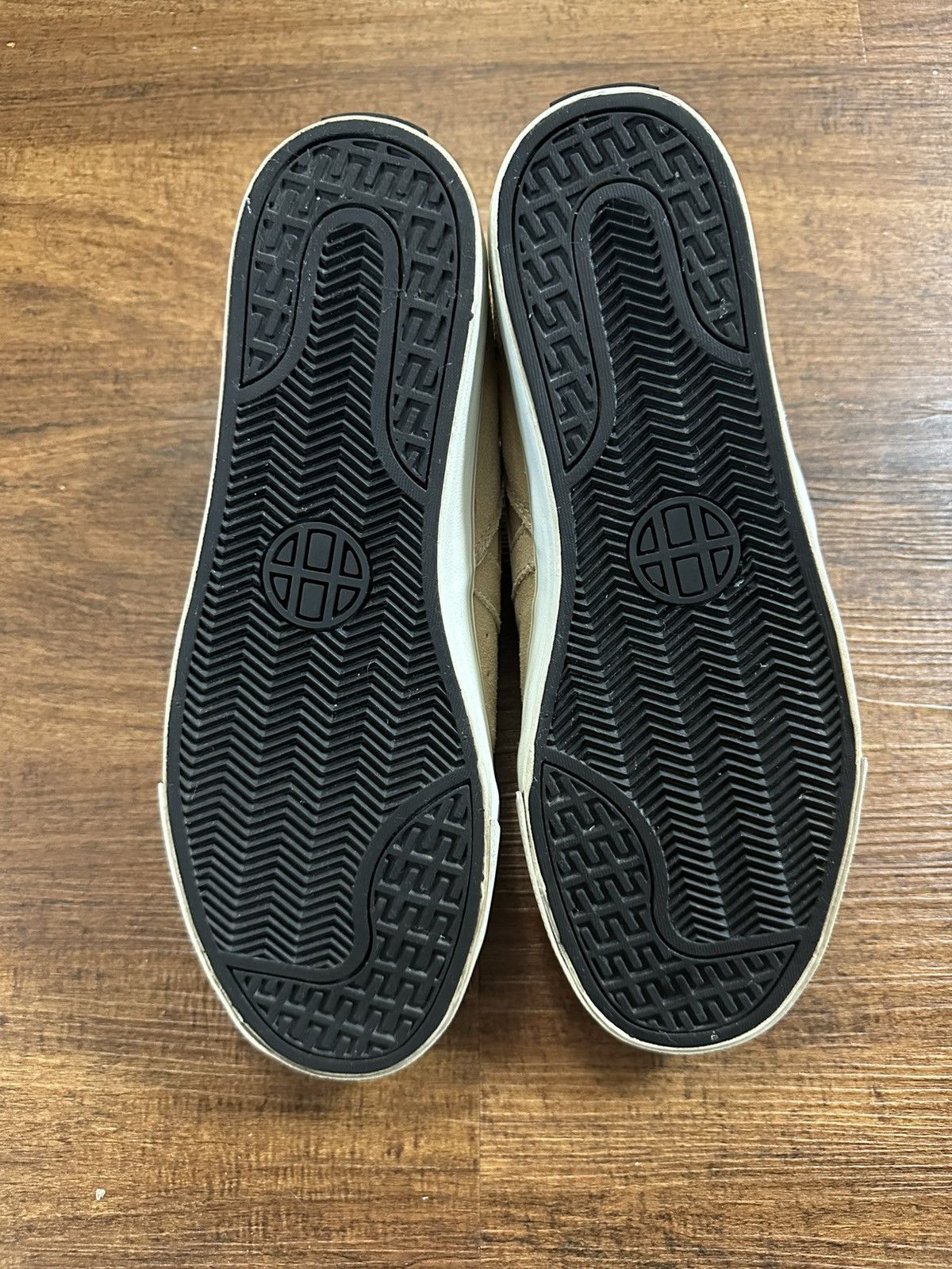 Huf Huf “Chukka” Mid Size US 9.5 / EU 42-43 - 4 Thumbnail
