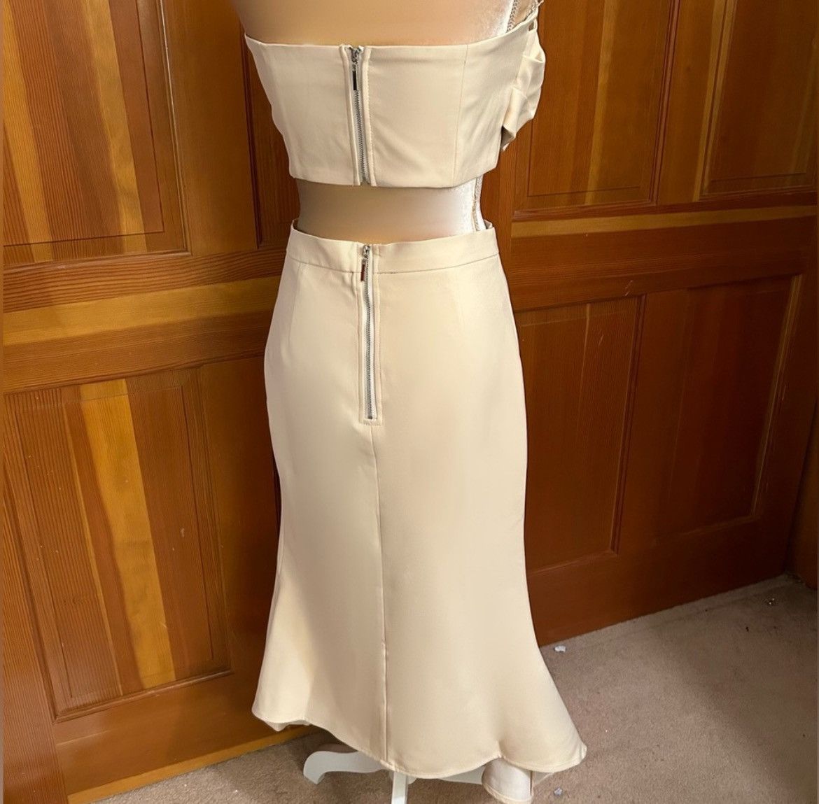 Designer NWT, Lavishly Paris Exquisite 2-Piece Skirt Suit. Size S / US 4 / IT 40 - 6 Thumbnail