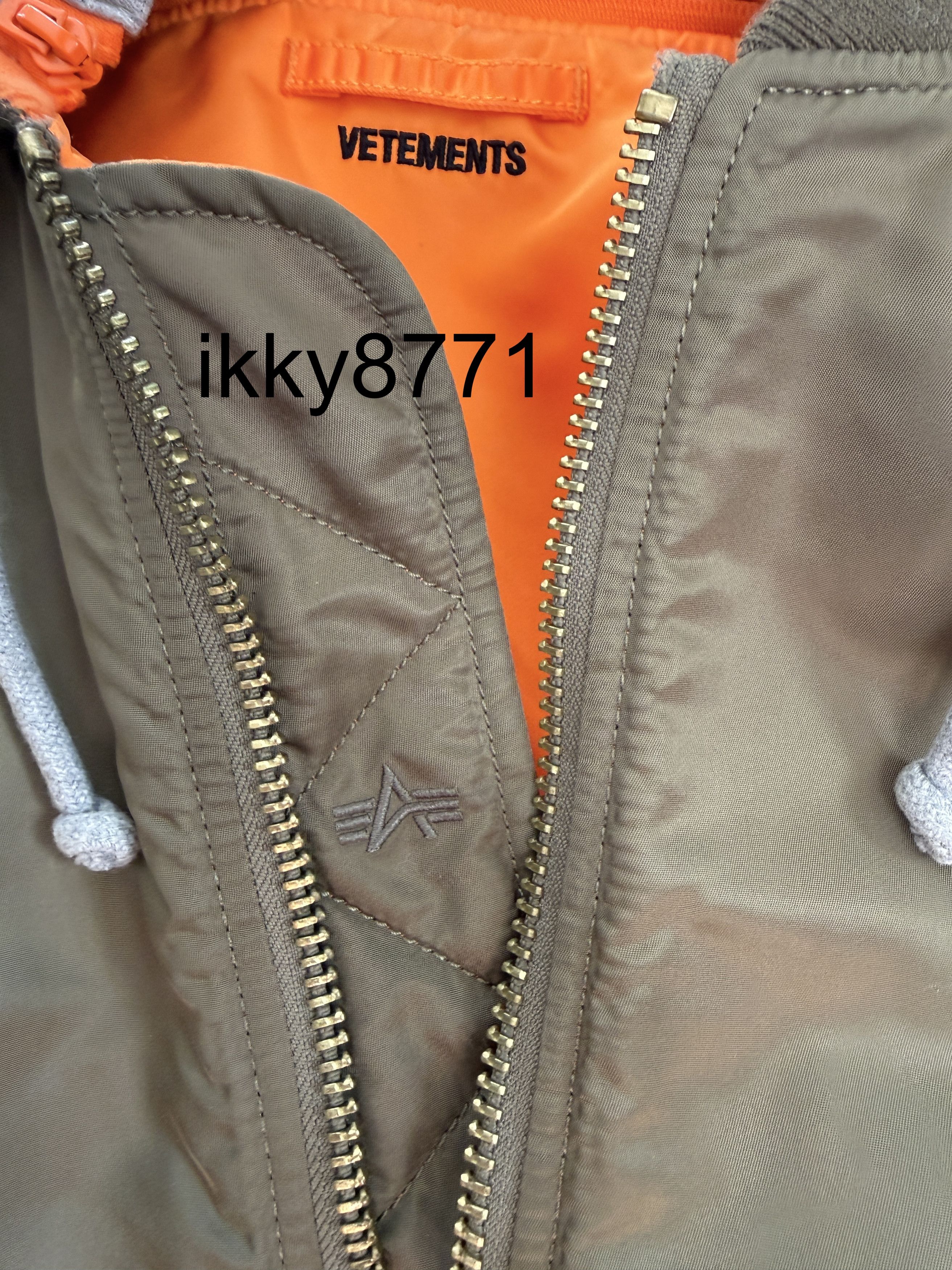 Alpha Industries × Vetements Vetements X Alpha Industries Reversible Bomber Size US XL / EU 56 / 4 - 5 Thumbnail