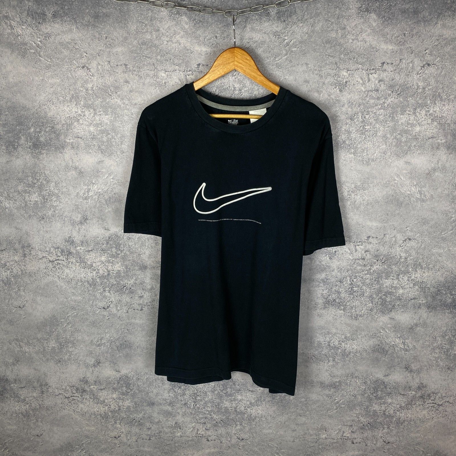 Nike Nike Big Swoosh Tee Men's Size XL Black Short Sleeve ` Size US XL / EU 56 / 4 - 1 Thumbnail