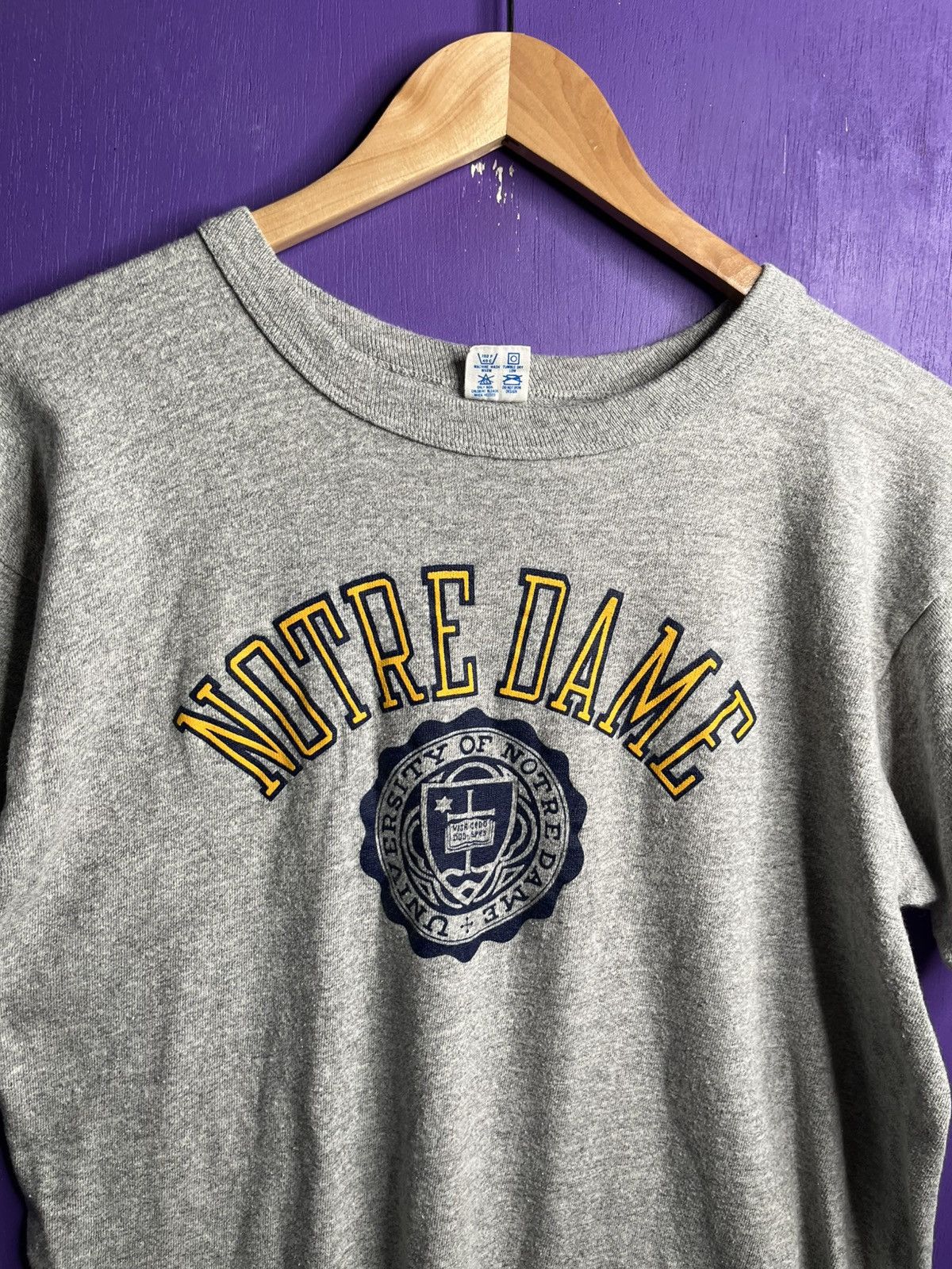 Champion × Vintage Vintage 80s Champion Notre dame crest logo t-shirt Size US M / EU 48-50 / 2 - 3 Thumbnail